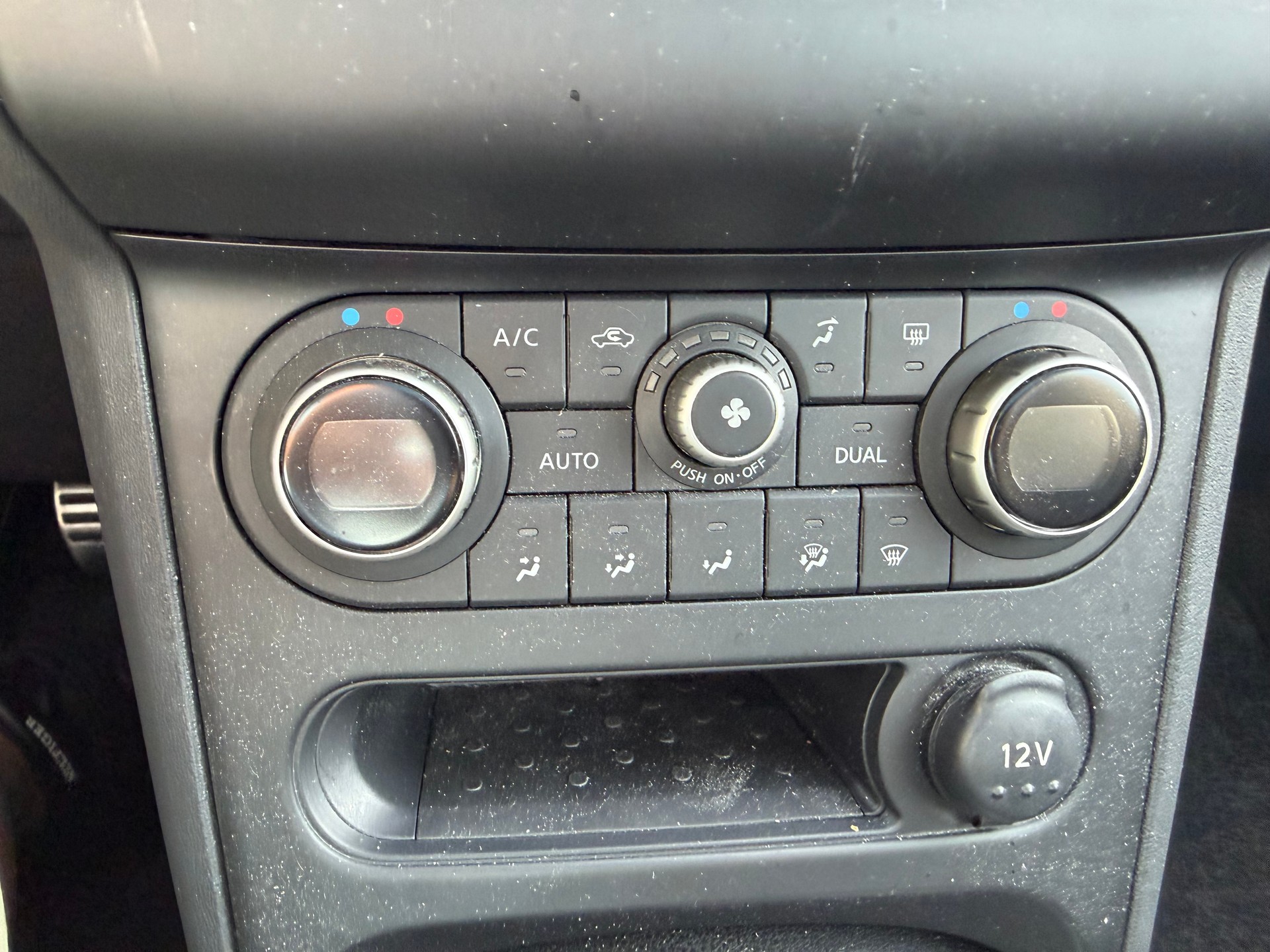 NISSAN Qashqai 2.0 4WD i-Way-image-25