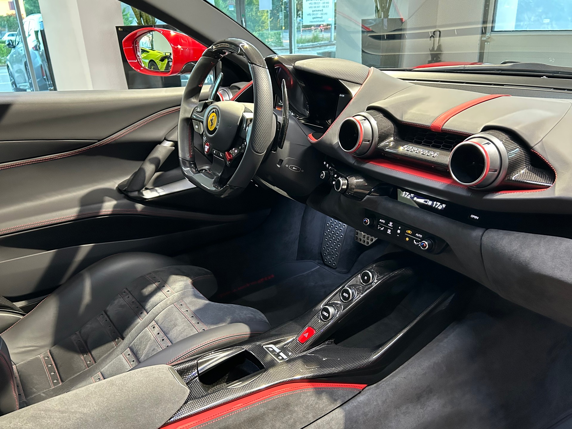 FERRARI 812 Superfast-image-12
