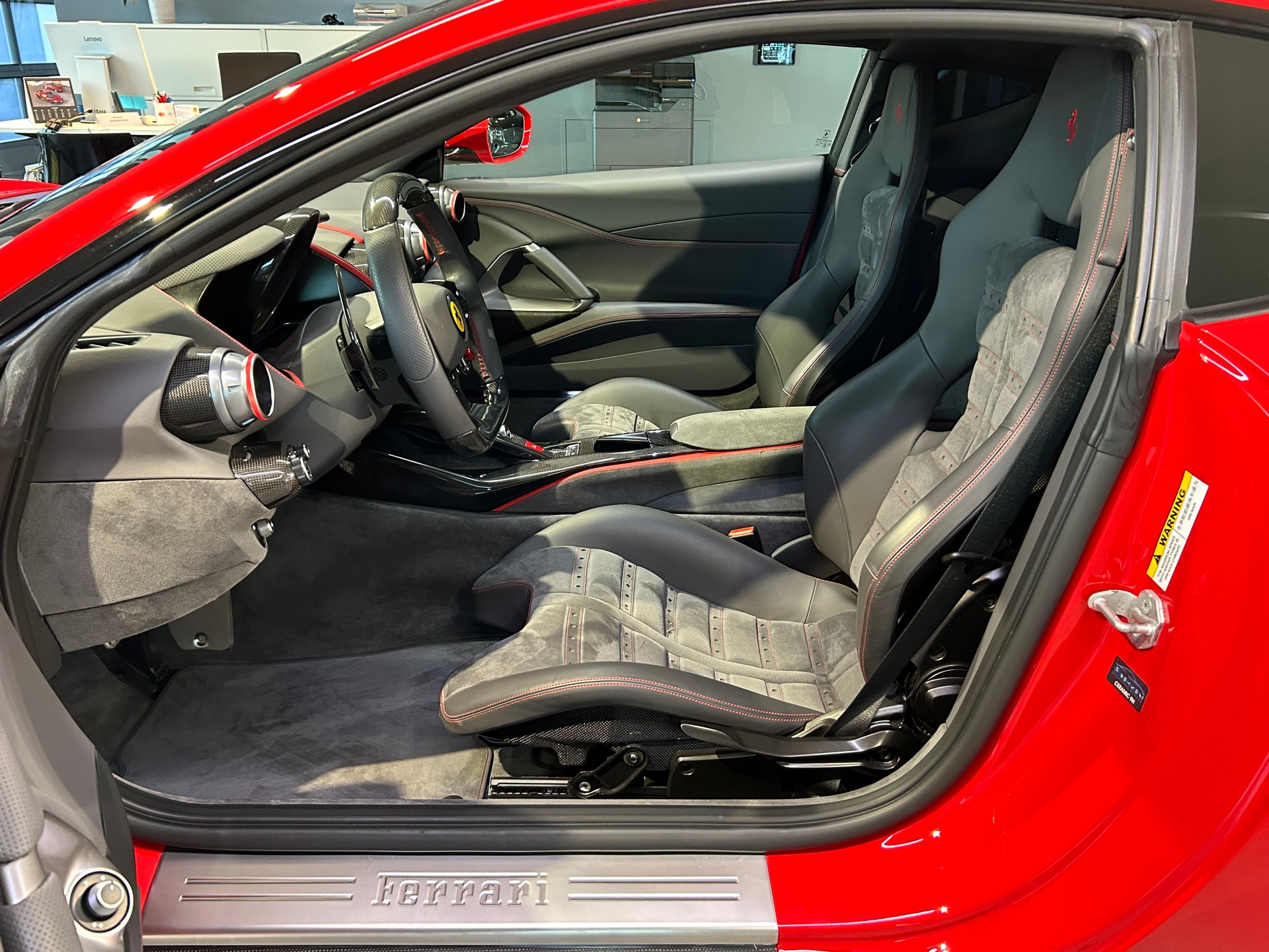 FERRARI 812 Superfast-image-9