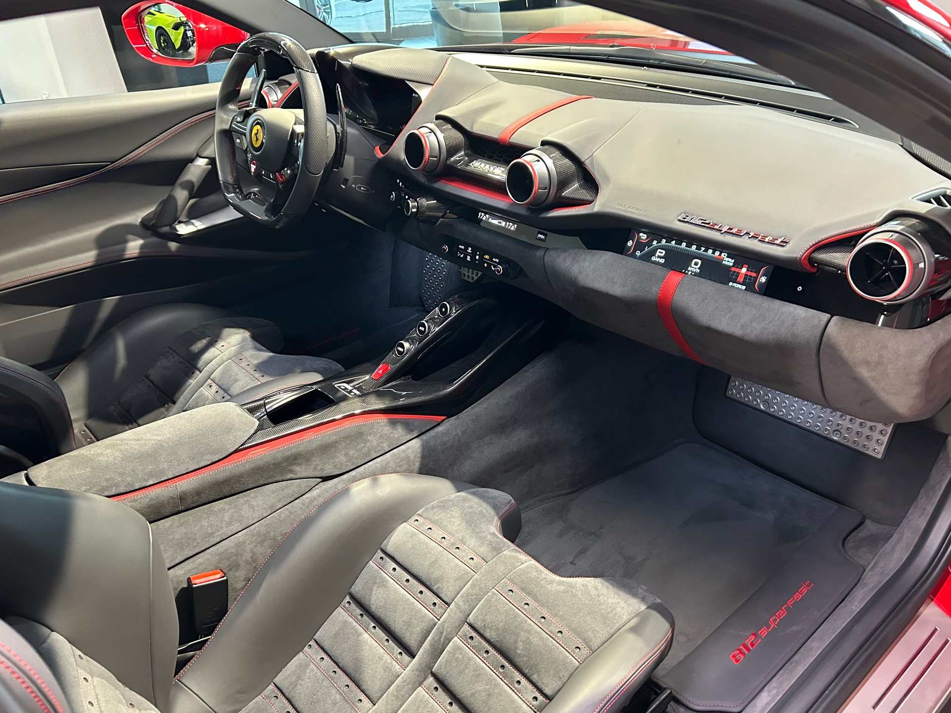 FERRARI 812 Superfast-image-15