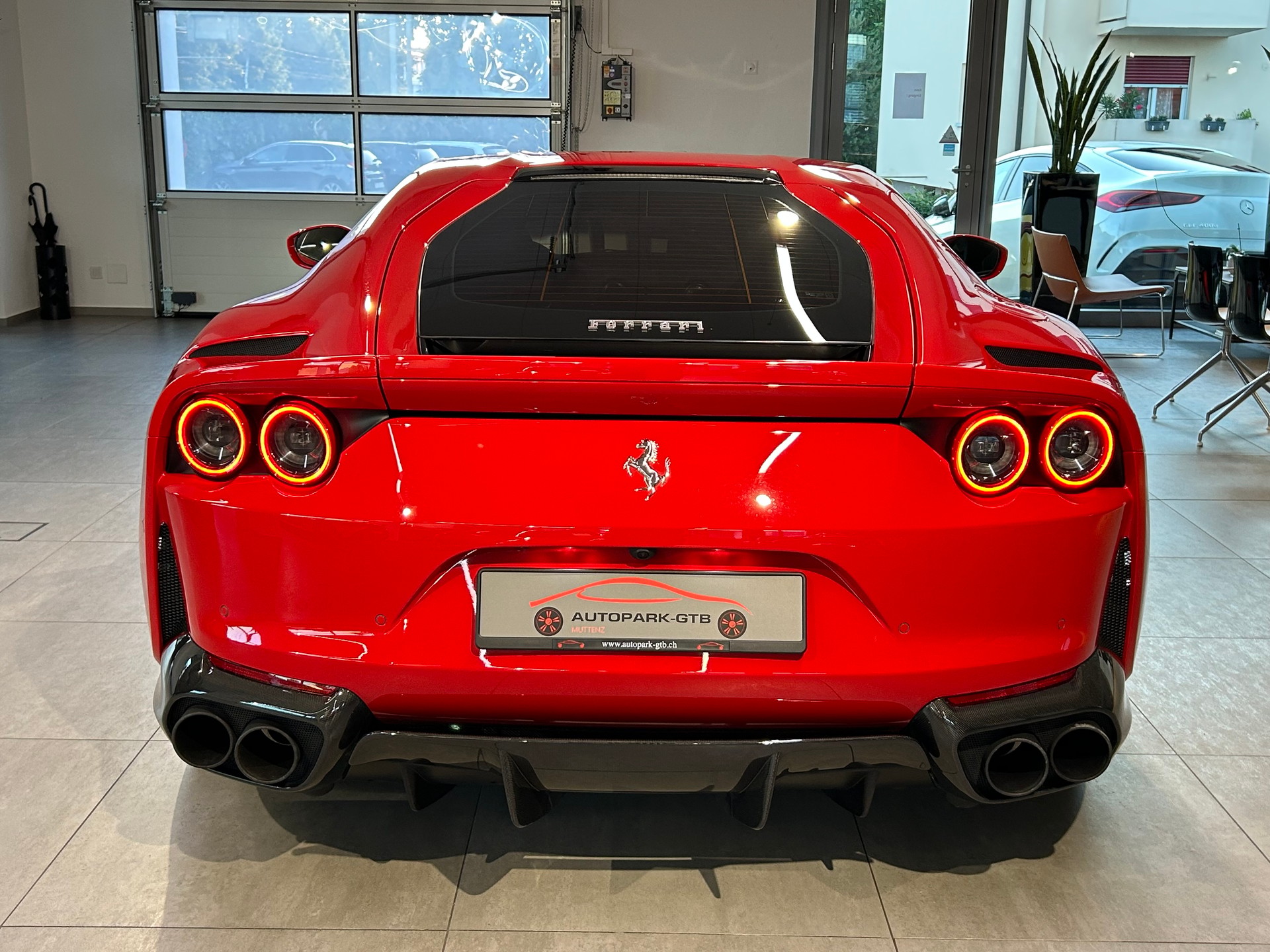 FERRARI 812 Superfast-image-5