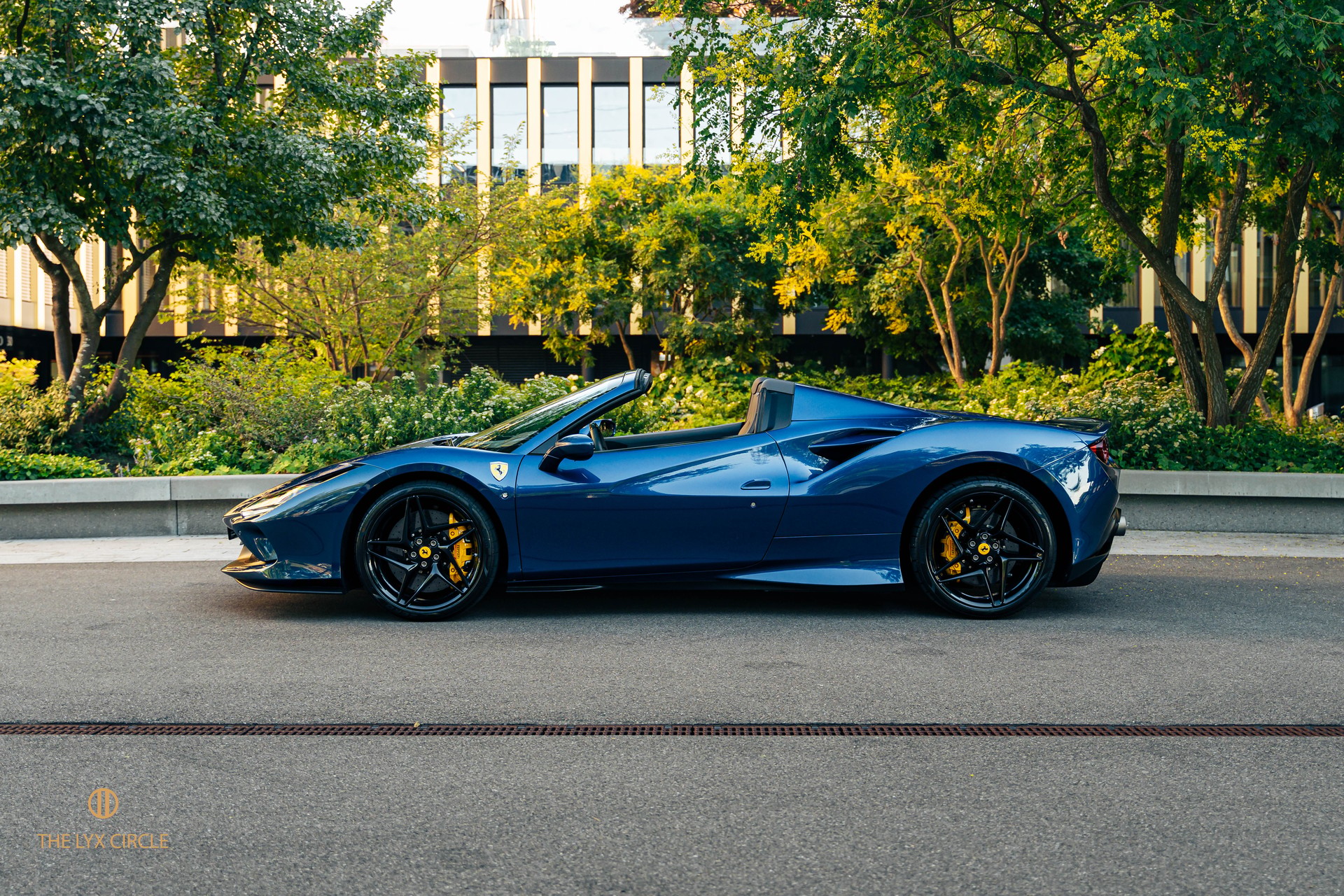 FERRARI F8 Spider-image-5