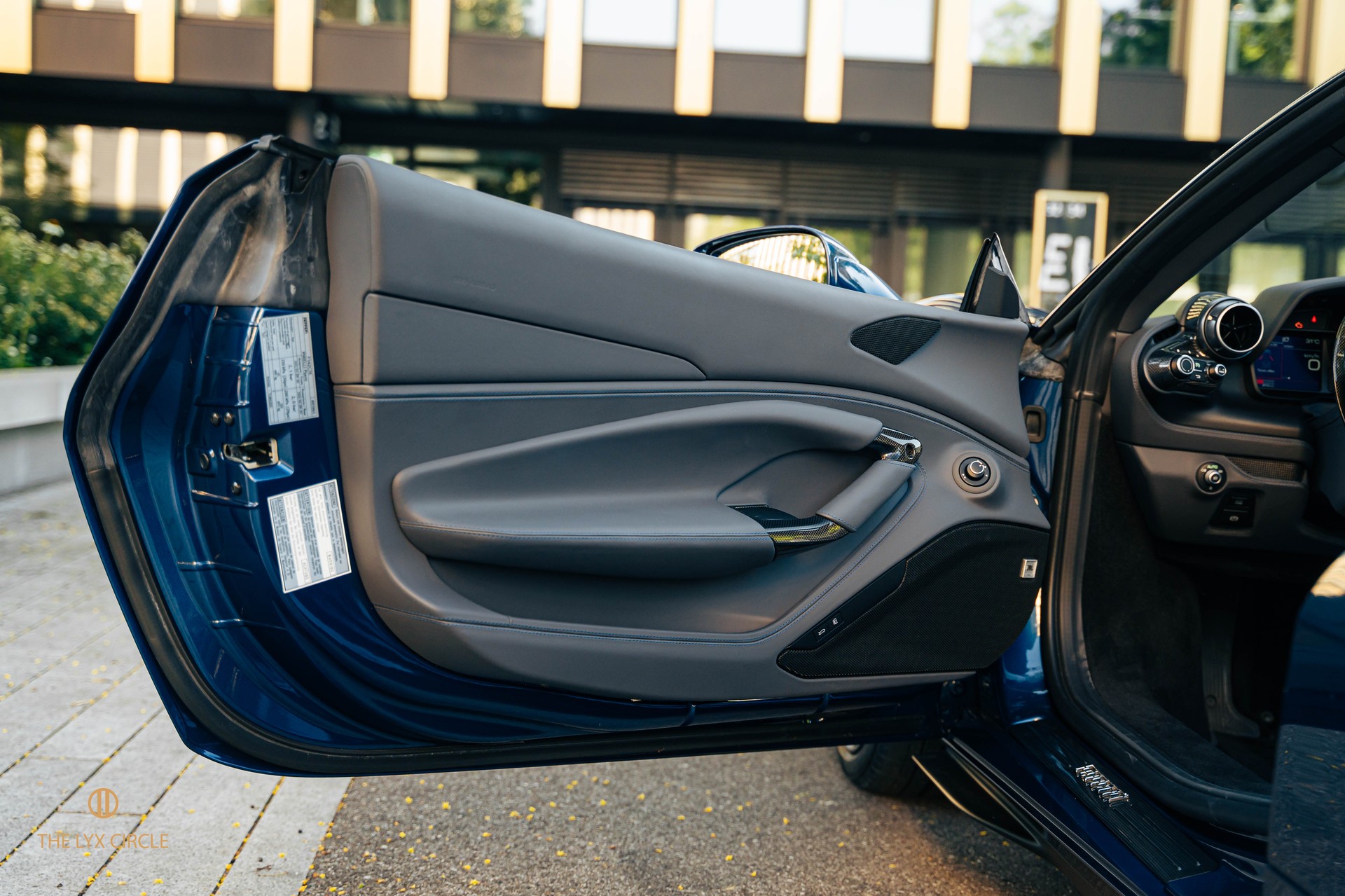 FERRARI F8 Spider-image-11