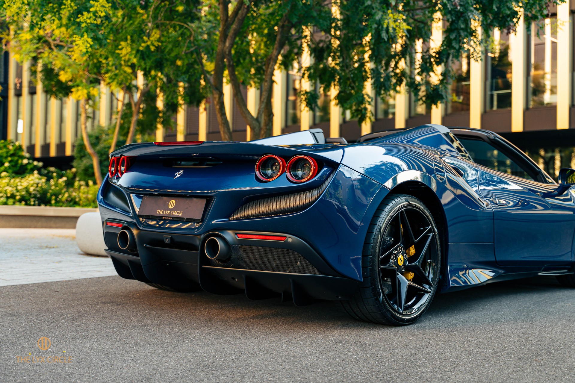 FERRARI F8 Spider-image-8