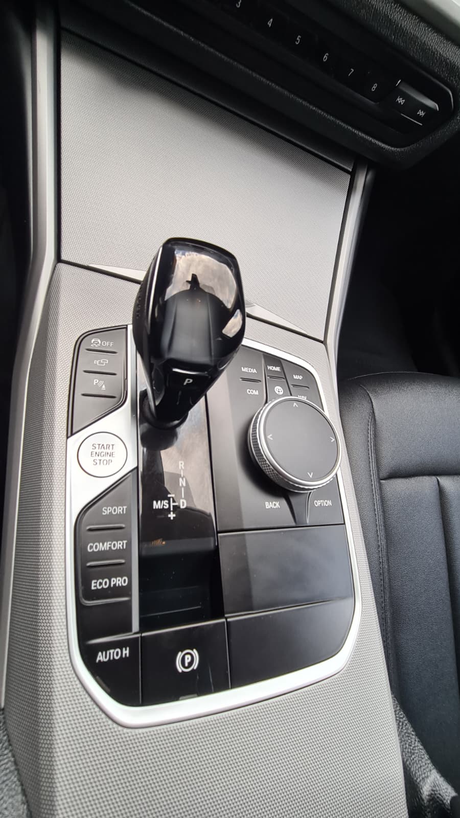 BMW 320d xDrive 48V Touring Steptronic ** Voll-Leder ** Gr-Navi ** RF-Kamera ** Sitzheizung ** Frisch Ab MFK & Service **-image-14