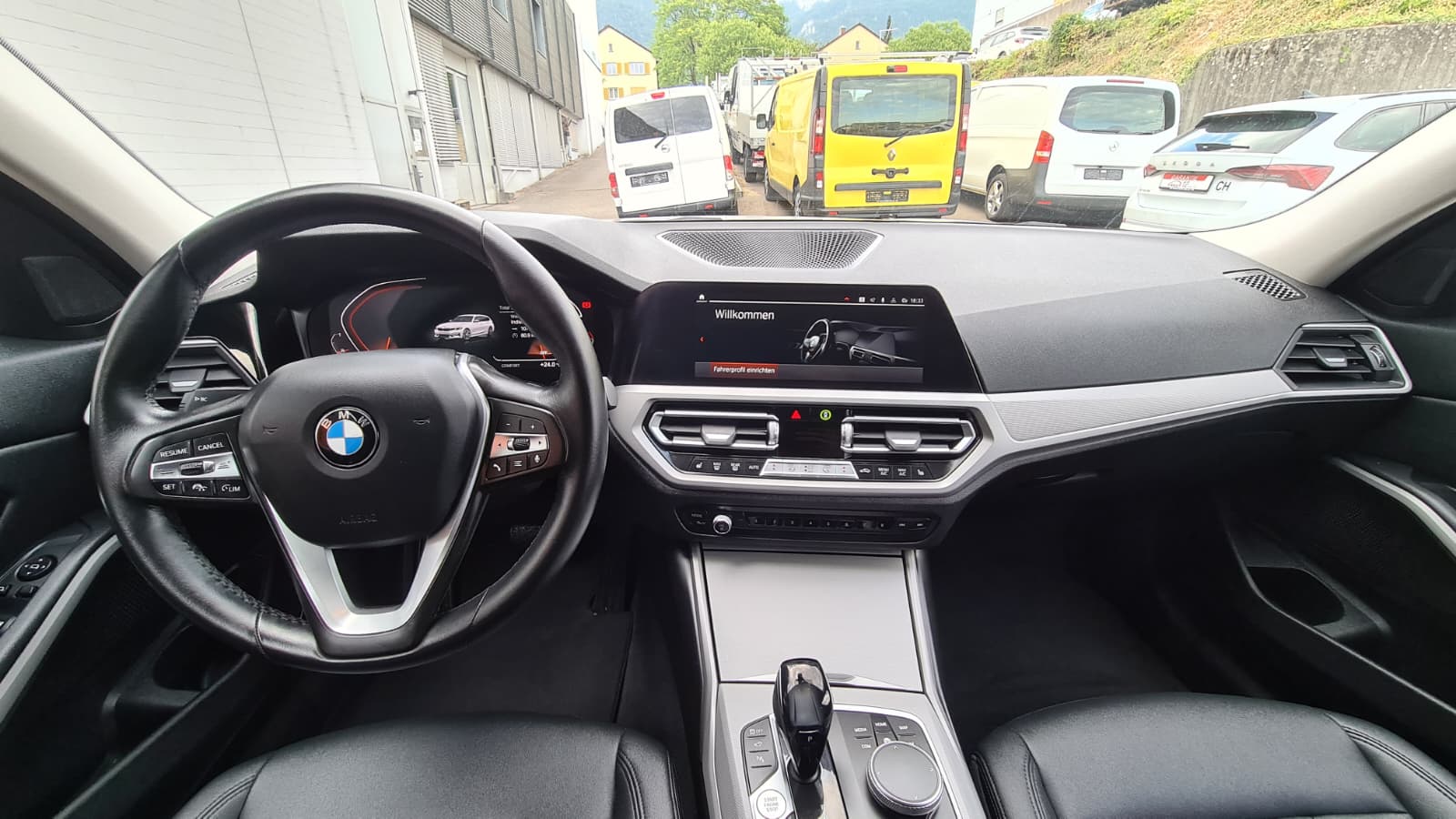 BMW 320d xDrive 48V Touring Steptronic ** Voll-Leder ** Gr-Navi ** RF-Kamera ** Sitzheizung ** Frisch Ab MFK & Service **-image-15