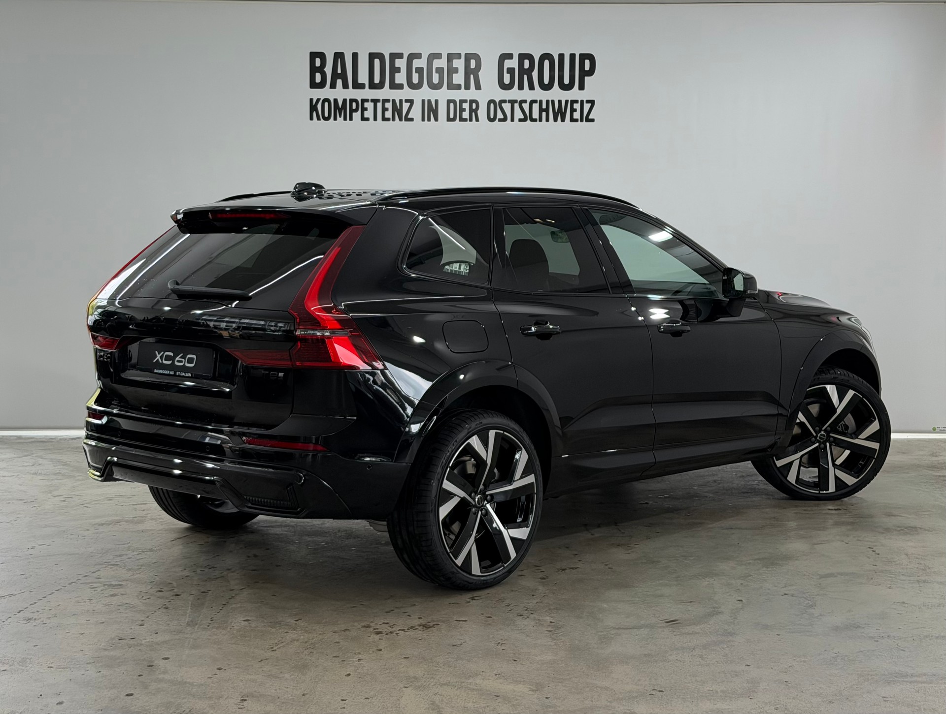 VOLVO XC60 2.0 T8 TE Black Edition e-showroom-element-2