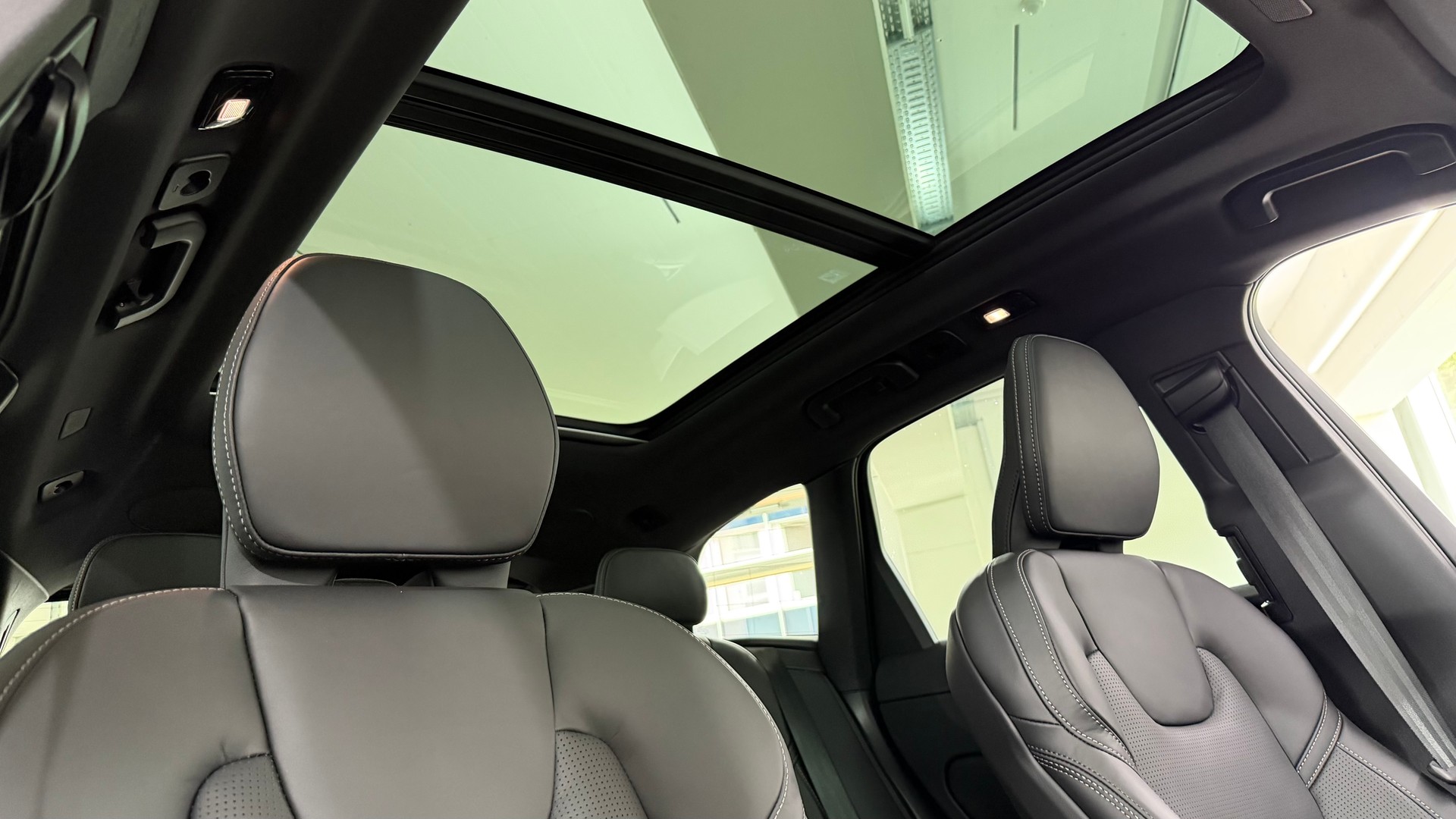 VOLVO XC60 2.0 T8 TE Black Edition e-image-13