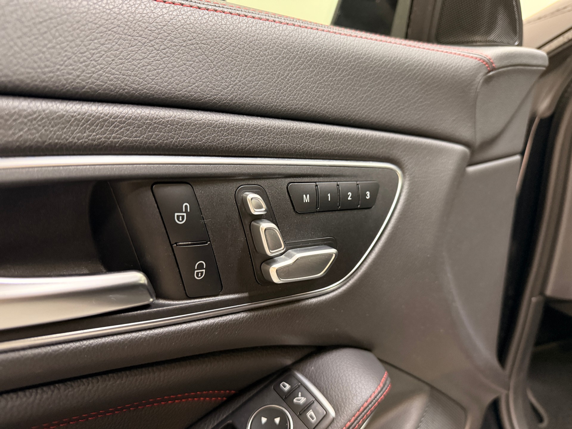 MERCEDES-BENZ CLA Shooting Brake 45 AMG 4Matic Speedshift-image-16