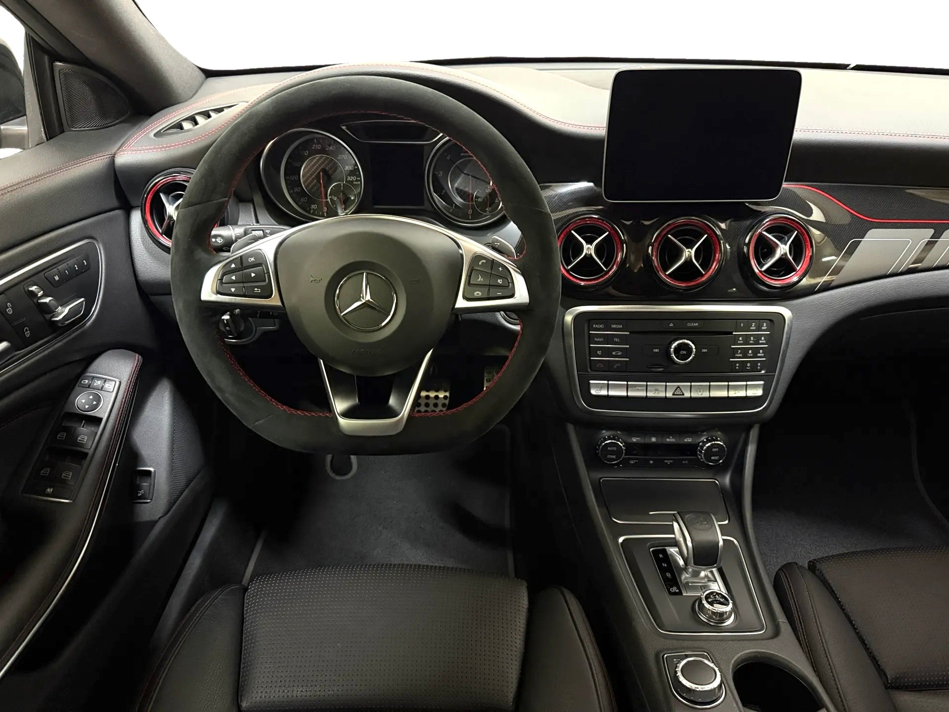 MERCEDES-BENZ CLA Shooting Brake 45 AMG 4Matic Speedshift-image-18