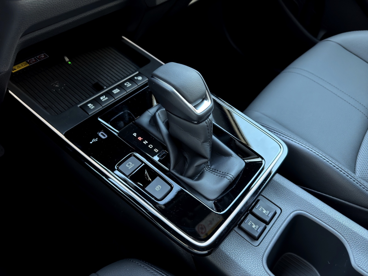 TOYOTA Corolla Cross 2.0 HSD Premium AWD-i-image-15