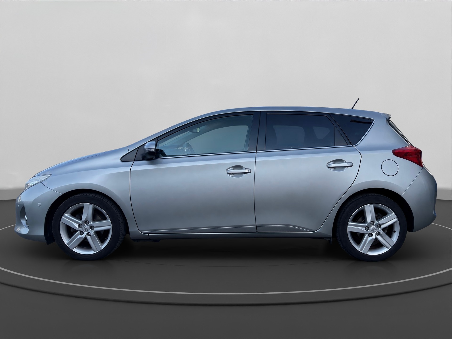 TOYOTA Auris 1.6 Luna Multidrive-showroom-element-1