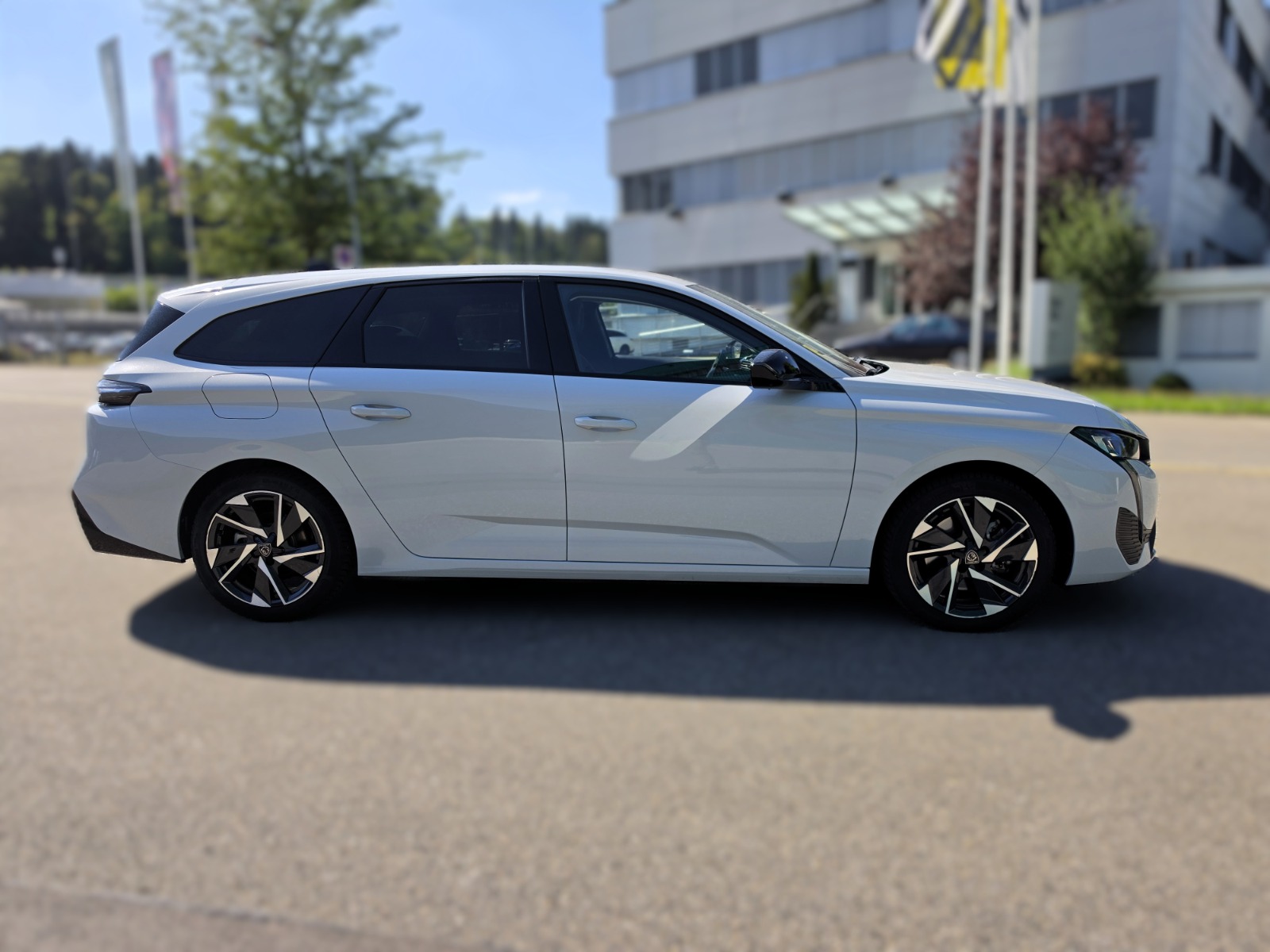 PEUGEOT 308 SW 1.5 BlueHDI Allure EAT8-image-5