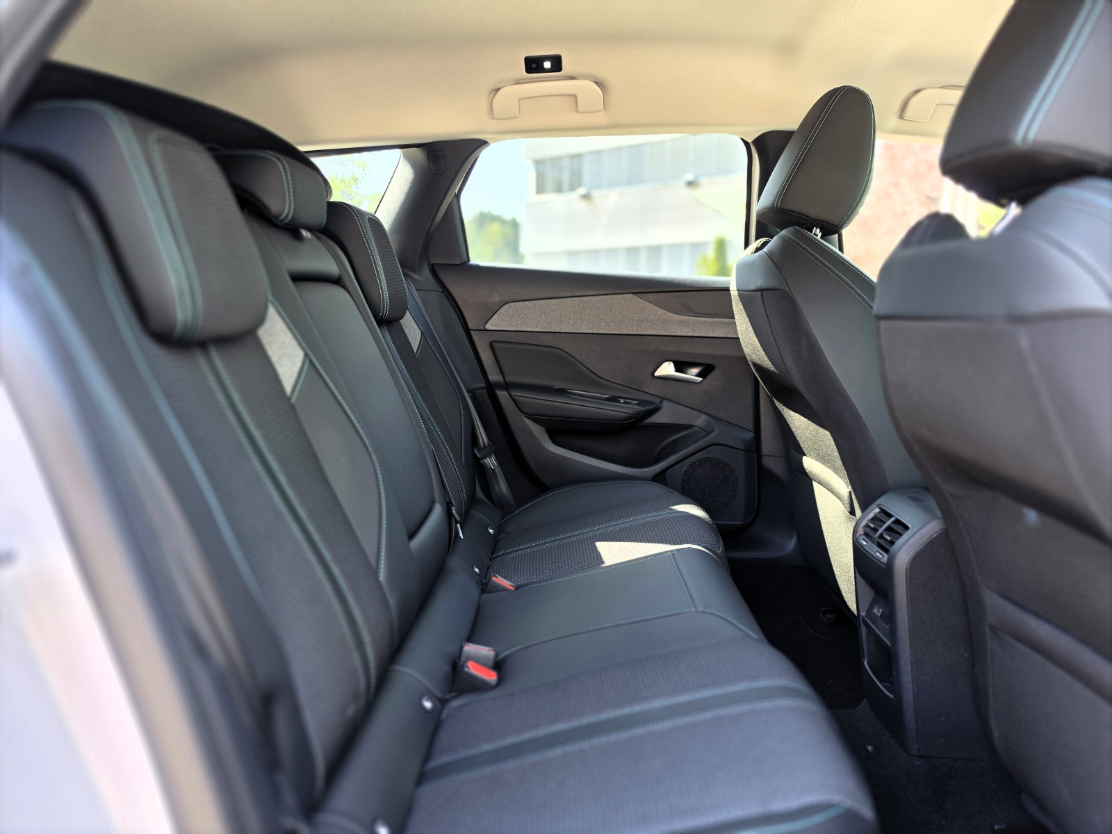 PEUGEOT 308 SW 1.5 BlueHDI Allure EAT8-image-14