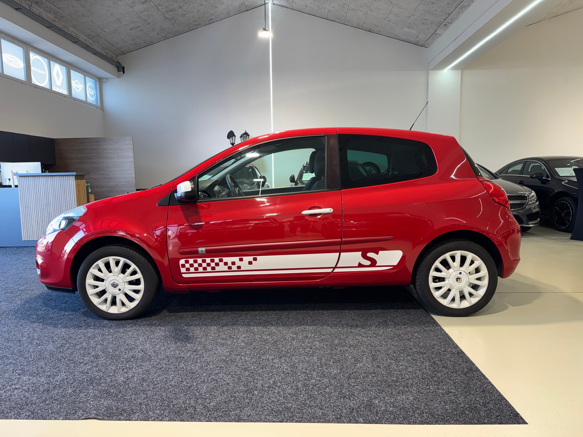 RENAULT Clio 1.2 16V Turbo S-showroom-element-3