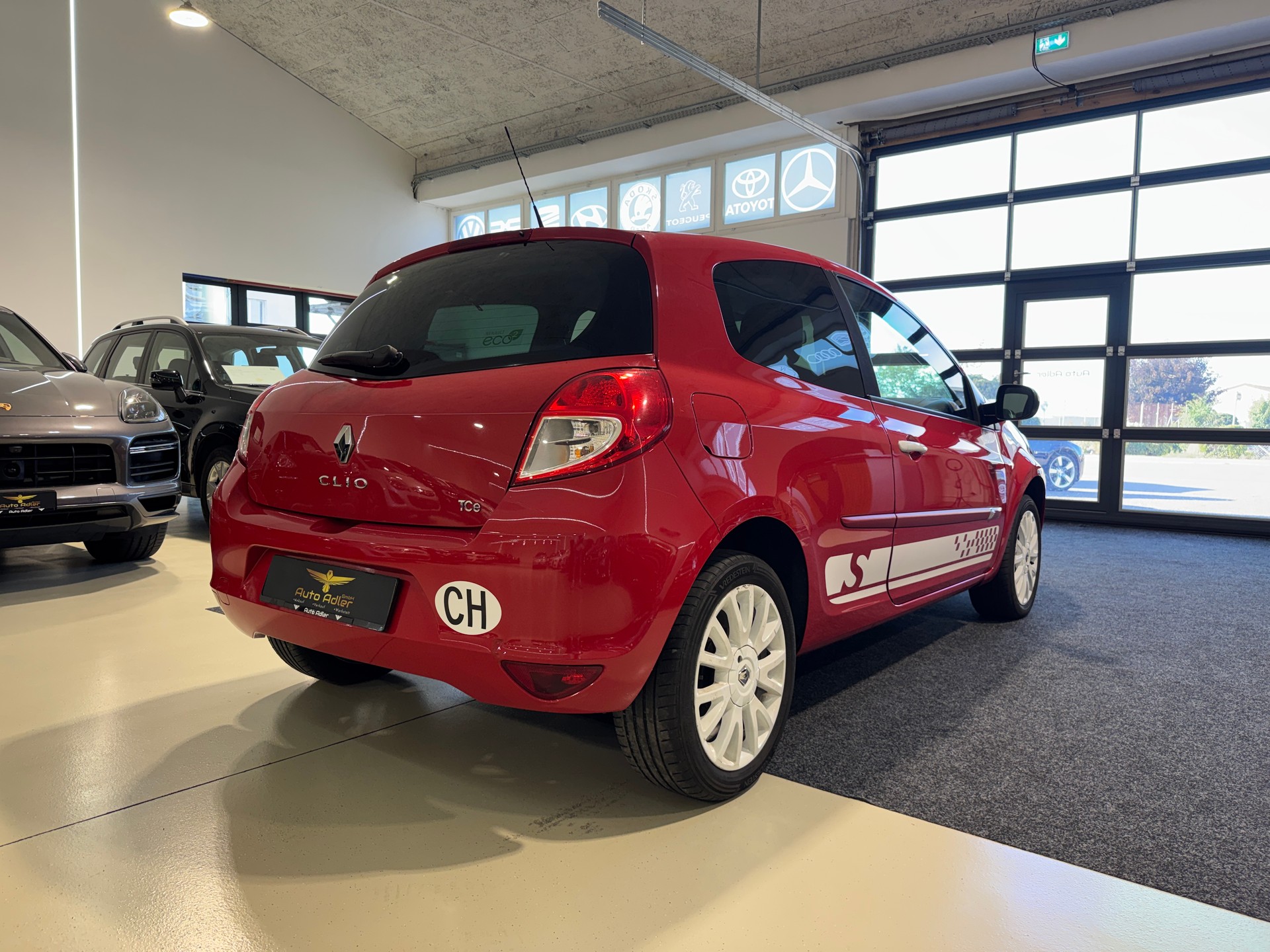 RENAULT Clio 1.2 16V Turbo S-image-6
