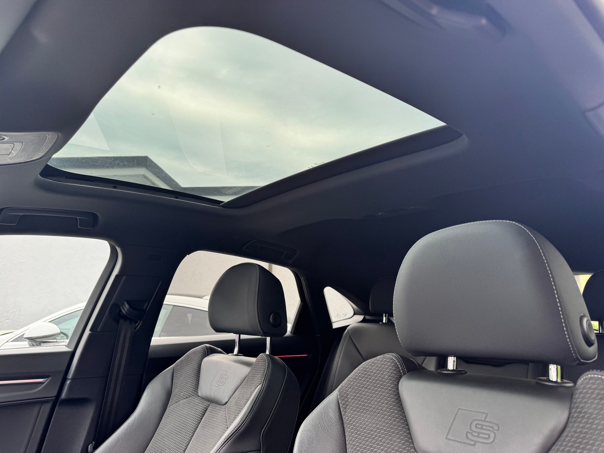 AUDI Q3 Sportback 40 TDI S line quattro S-tronic-image-9