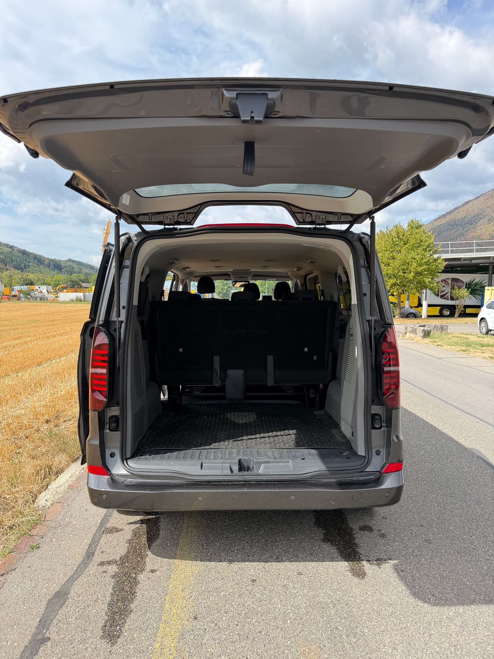VW CARAVELLE 2.0 TDI "CH WAGEN" EXTRA LANG. LWB 4-MOTION AUTOMAT 8. MIT 9 SITZE. MIT 5 TÜREN. 3500 MM.-image-14