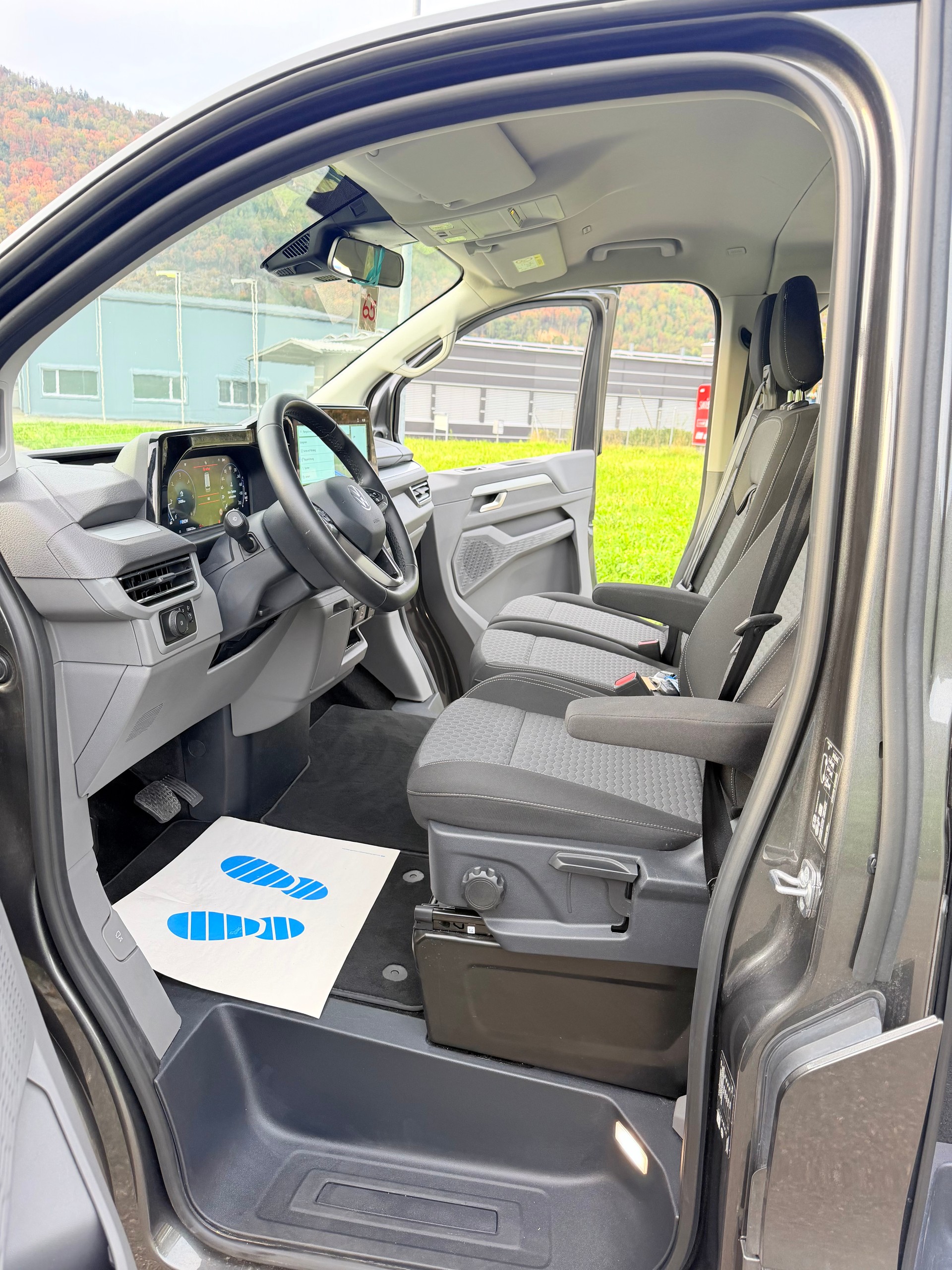 VW CARAVELLE 2.0 TDI "CH WAGEN" EXTRA LANG. LWB 4-MOTION AUTOMAT 8. MIT 9 SITZE. MIT 5 TÜREN. 3500 MM.-image-31