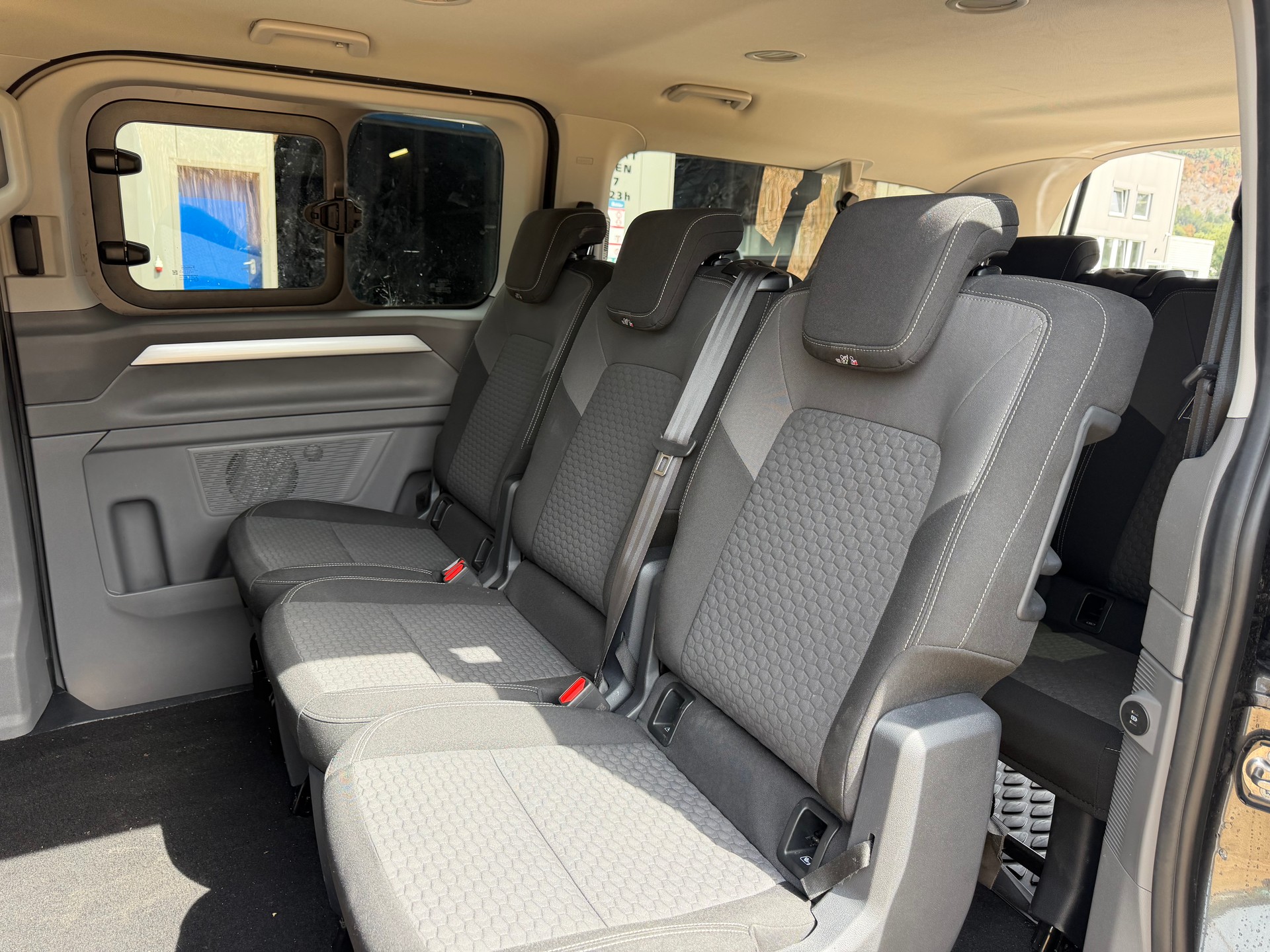 VW CARAVELLE 2.0 TDI "CH WAGEN" EXTRA LANG. LWB 4-MOTION AUTOMAT 8. MIT 9 SITZE. MIT 5 TÜREN. 3500 MM.-showroom-element-3
