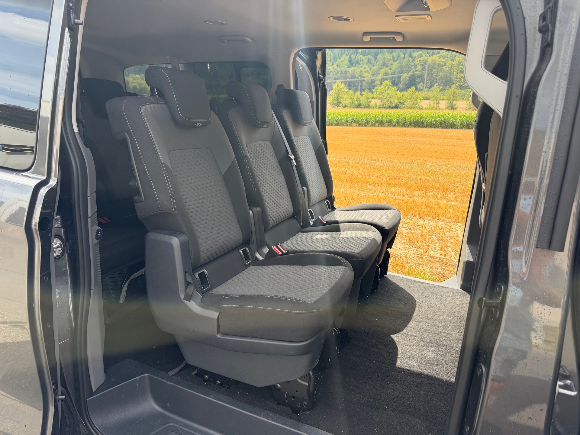 VW CARAVELLE 2.0 TDI "CH WAGEN" EXTRA LANG. LWB 4-MOTION AUTOMAT 8. MIT 9 SITZE. MIT 5 TÜREN. 3500 MM.-image-18