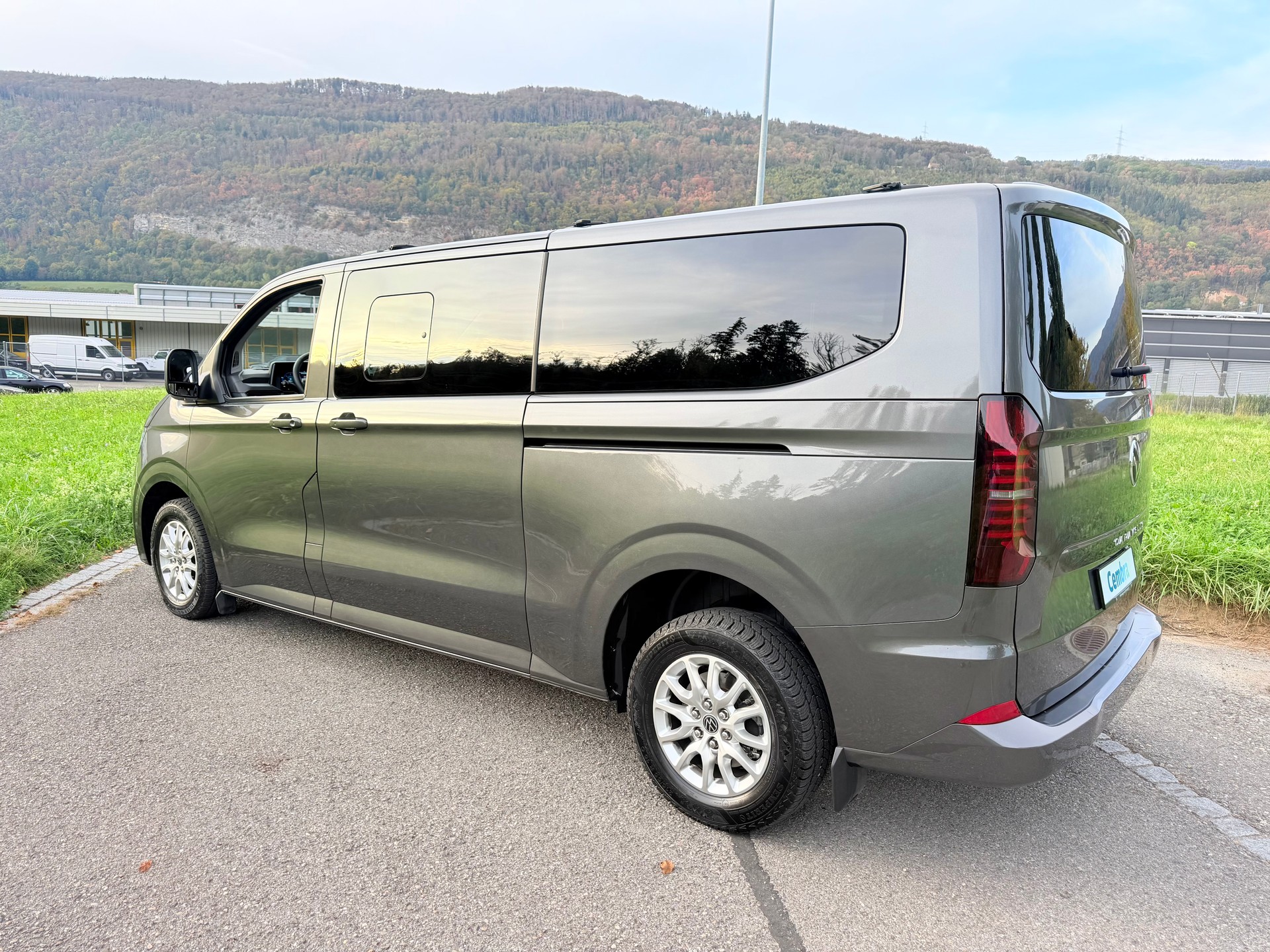 VW CARAVELLE 2.0 TDI "CH WAGEN" EXTRA LANG. LWB 4-MOTION AUTOMAT 8. MIT 9 SITZE. MIT 5 TÜREN. 3500 MM.-image-39