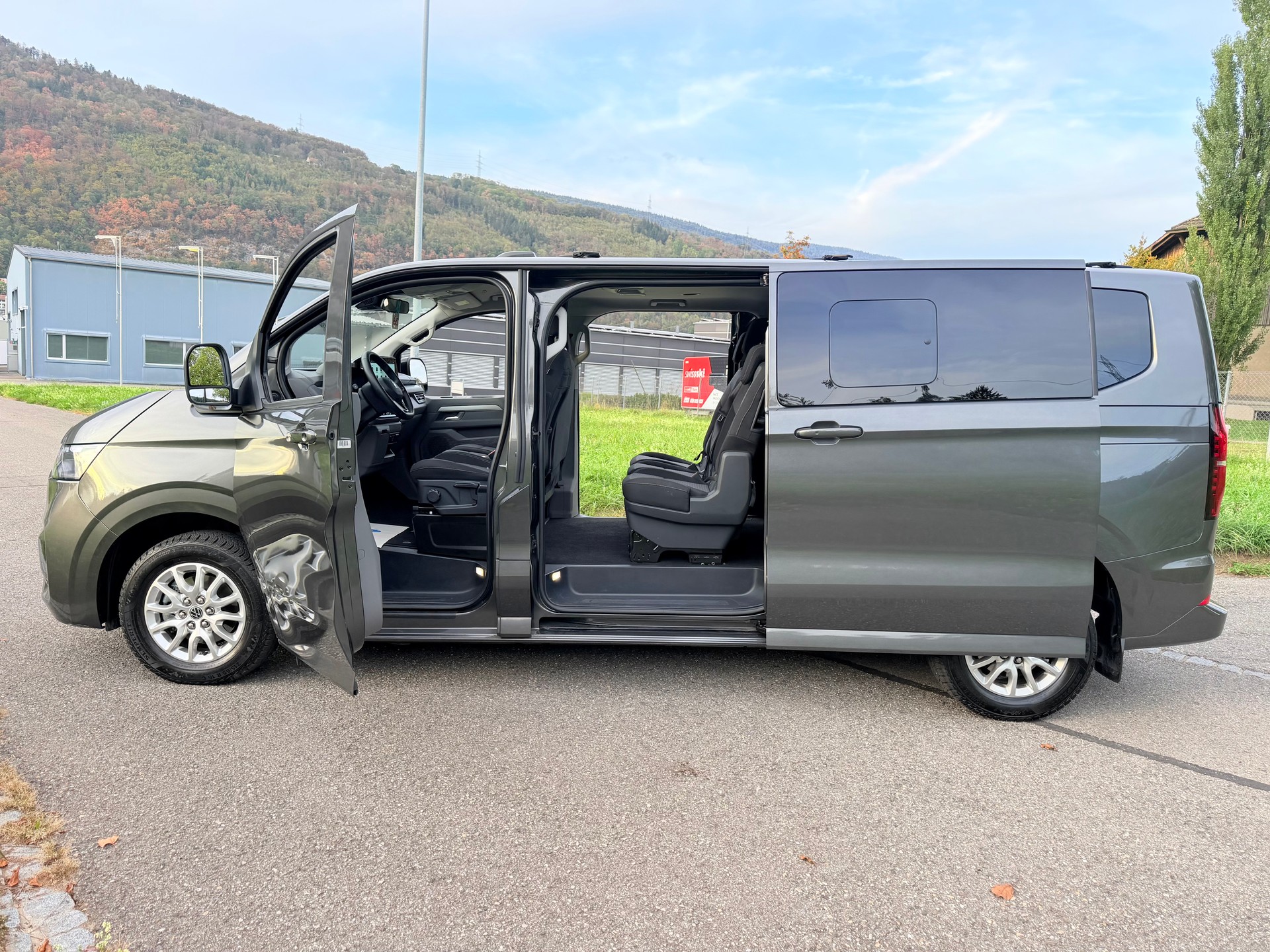 VW CARAVELLE 2.0 TDI "CH WAGEN" EXTRA LANG. LWB 4-MOTION AUTOMAT 8. MIT 9 SITZE. MIT 5 TÜREN. 3500 MM.-image-4