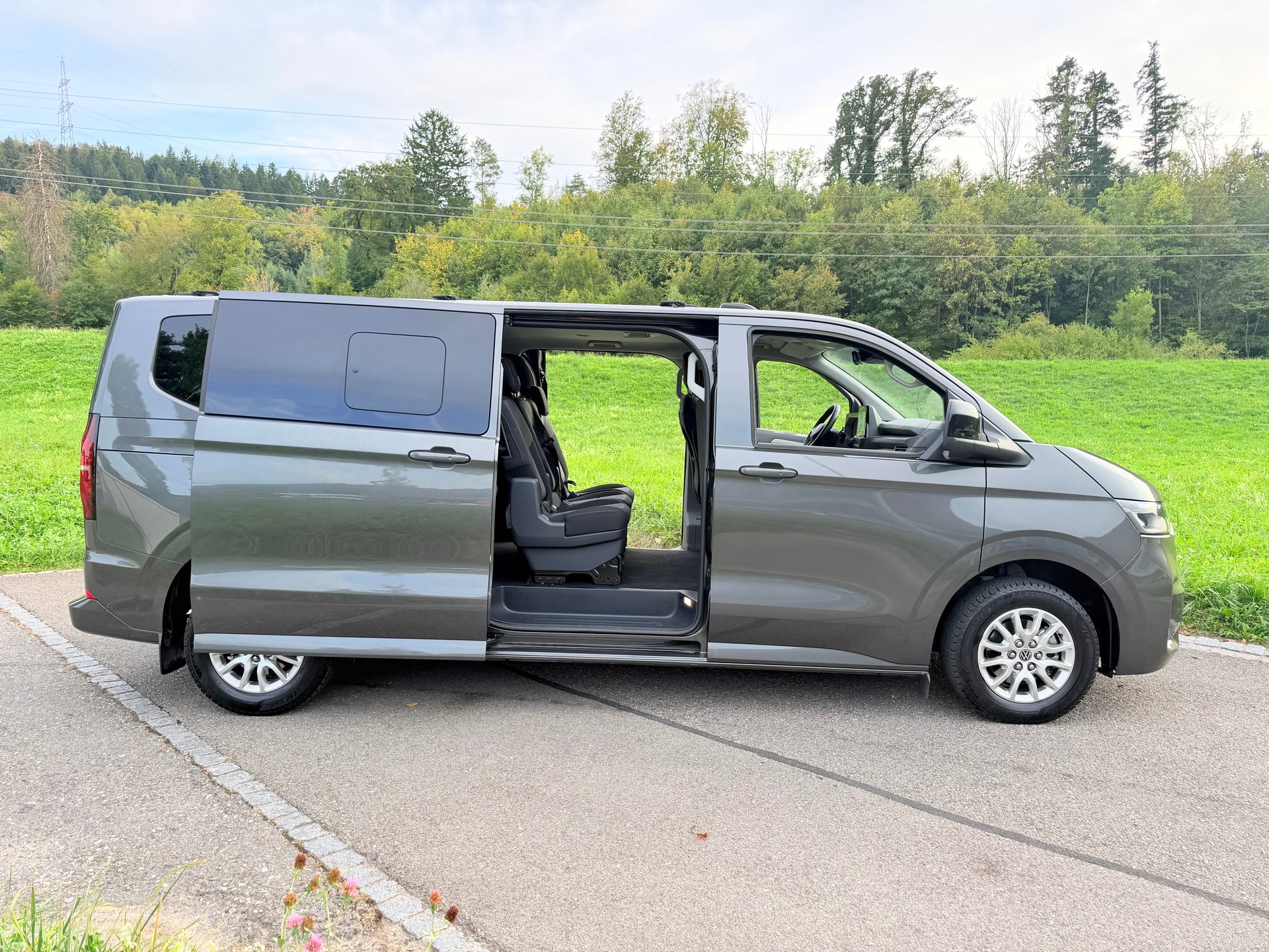 VW CARAVELLE 2.0 TDI "CH WAGEN" EXTRA LANG. LWB 4-MOTION AUTOMAT 8. MIT 9 SITZE. MIT 5 TÜREN. 3500 MM.-image-37