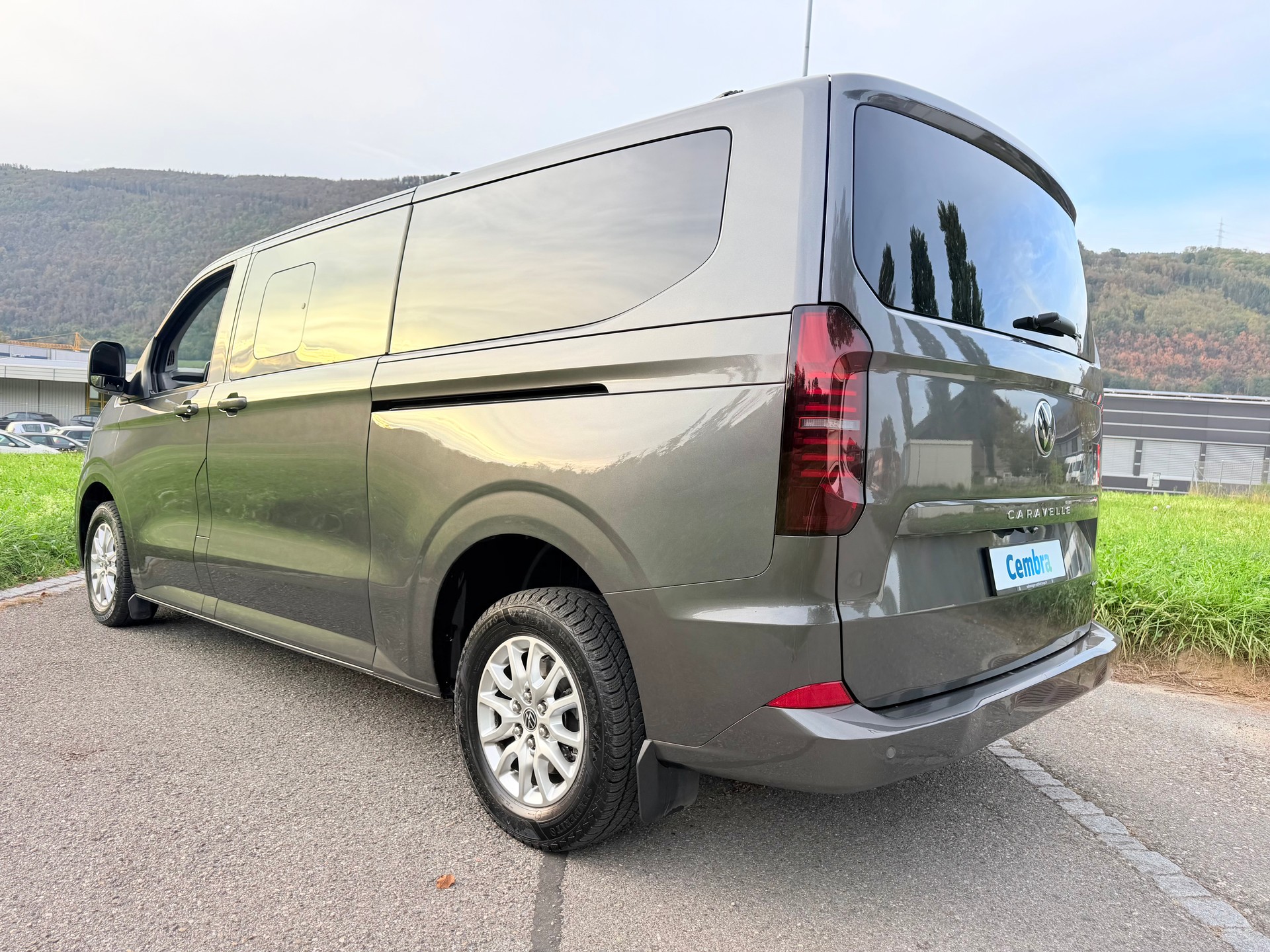 VW CARAVELLE 2.0 TDI "CH WAGEN" EXTRA LANG. LWB 4-MOTION AUTOMAT 8. MIT 9 SITZE. MIT 5 TÜREN. 3500 MM.-showroom-element-2