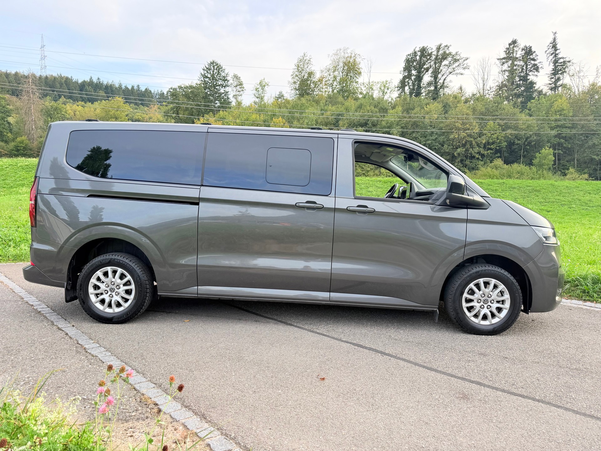VW CARAVELLE 2.0 TDI "CH WAGEN" EXTRA LANG. LWB 4-MOTION AUTOMAT 8. MIT 9 SITZE. MIT 5 TÜREN. 3500 MM.-image-41