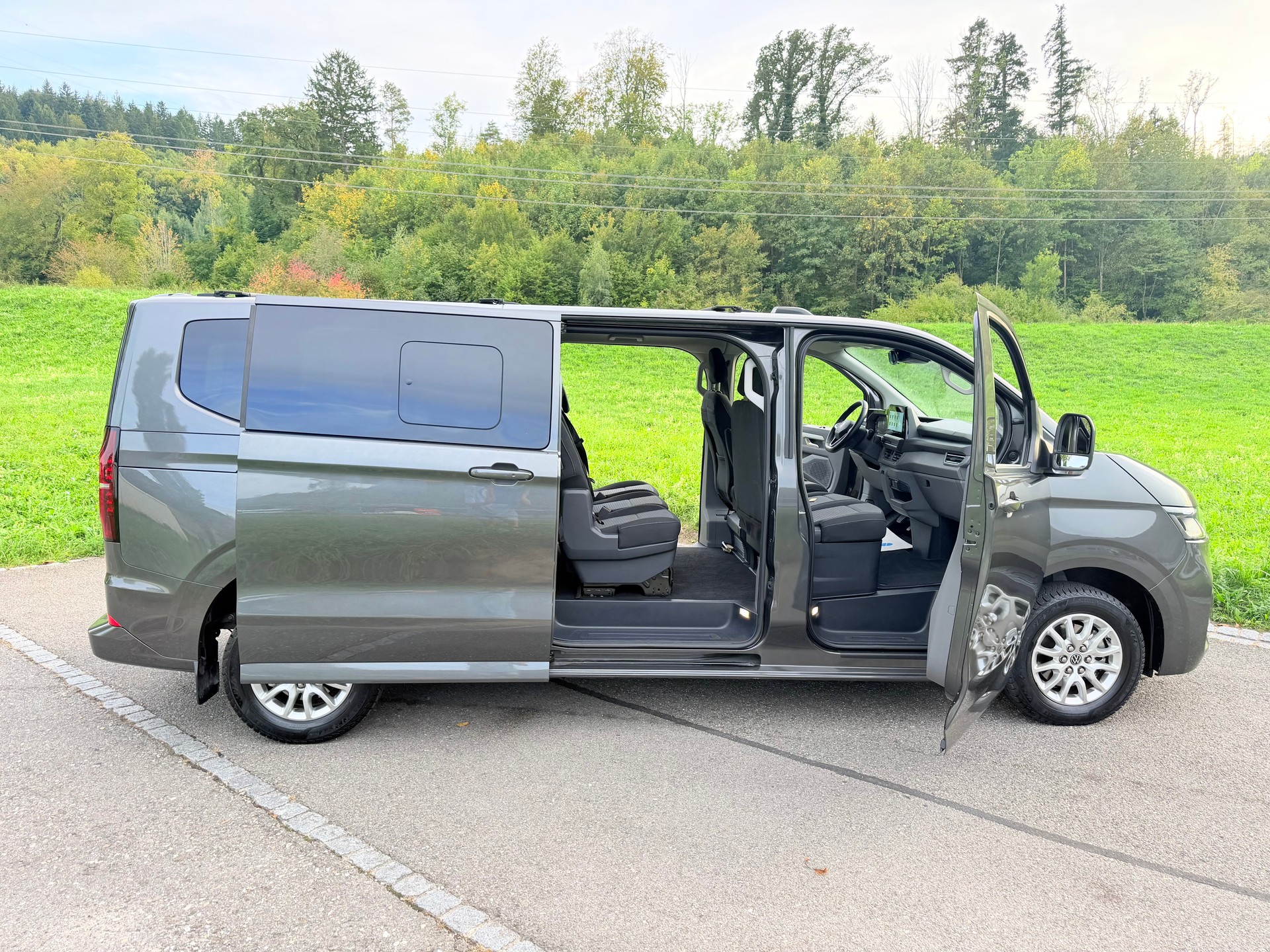 VW CARAVELLE 2.0 TDI "CH WAGEN" EXTRA LANG. LWB 4-MOTION AUTOMAT 8. MIT 9 SITZE. MIT 5 TÜREN. 3500 MM.-image-36