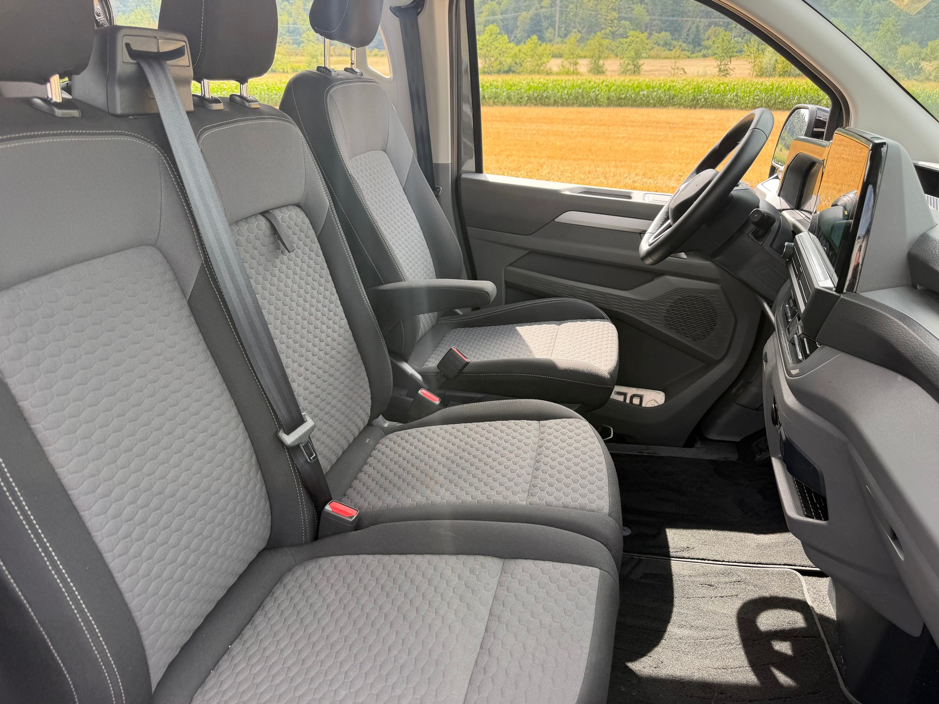 VW CARAVELLE 2.0 TDI "CH WAGEN" EXTRA LANG. LWB 4-MOTION AUTOMAT 8. MIT 9 SITZE. MIT 5 TÜREN. 3500 MM.-image-4
