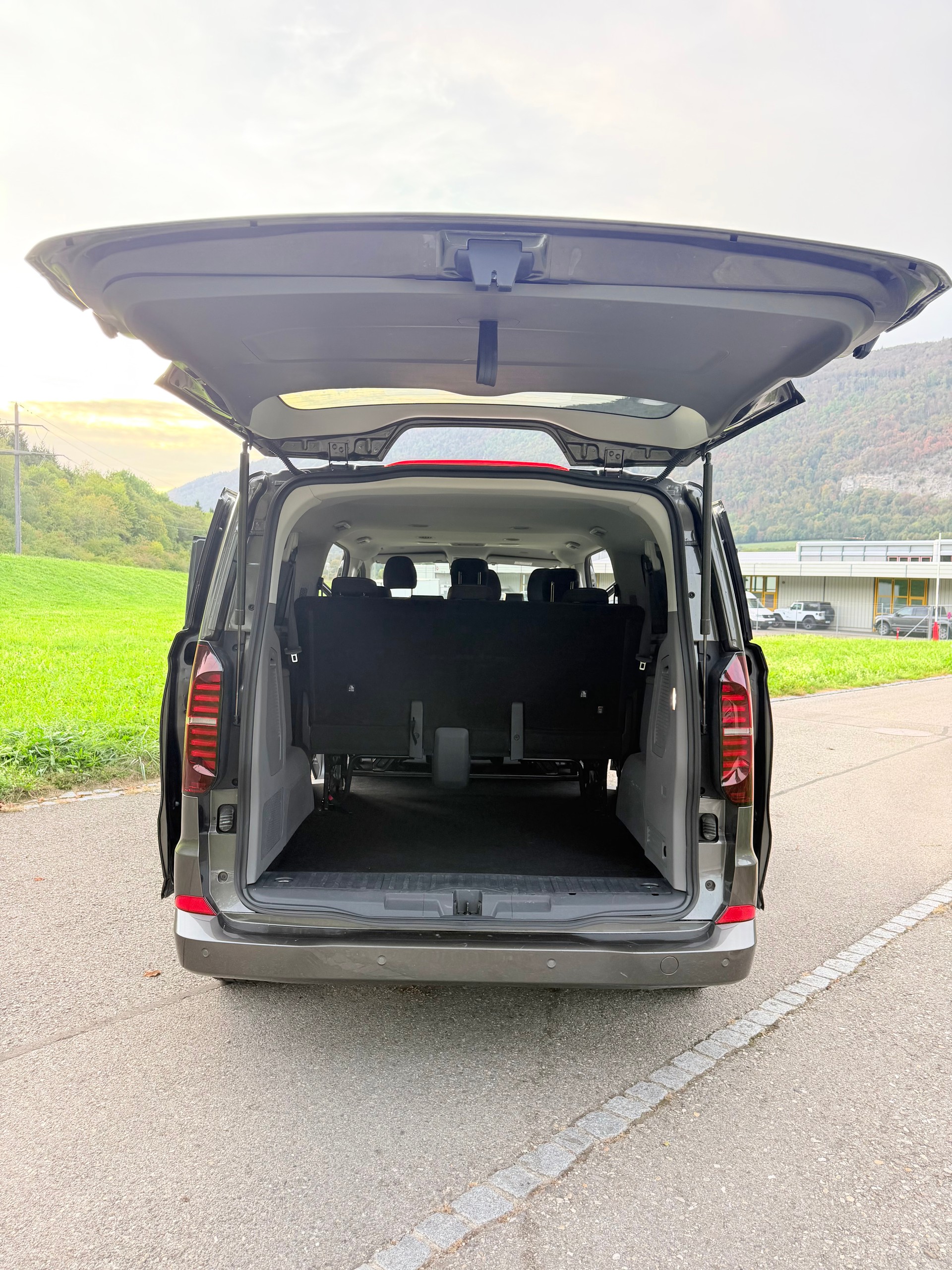 VW CARAVELLE 2.0 TDI "CH WAGEN" EXTRA LANG. LWB 4-MOTION AUTOMAT 8. MIT 9 SITZE. MIT 5 TÜREN. 3500 MM.-image-35