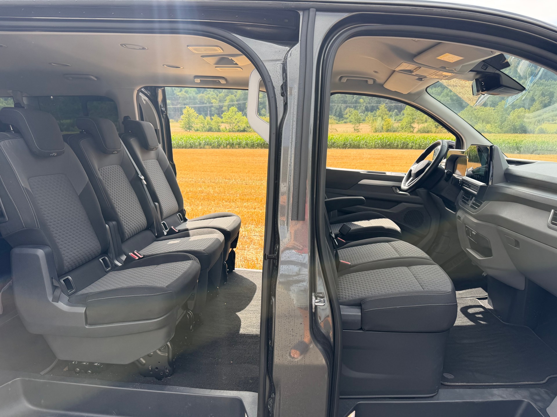 VW CARAVELLE 2.0 TDI "CH WAGEN" EXTRA LANG. LWB 4-MOTION AUTOMAT 8. MIT 9 SITZE. MIT 5 TÜREN. 3500 MM.-image-7