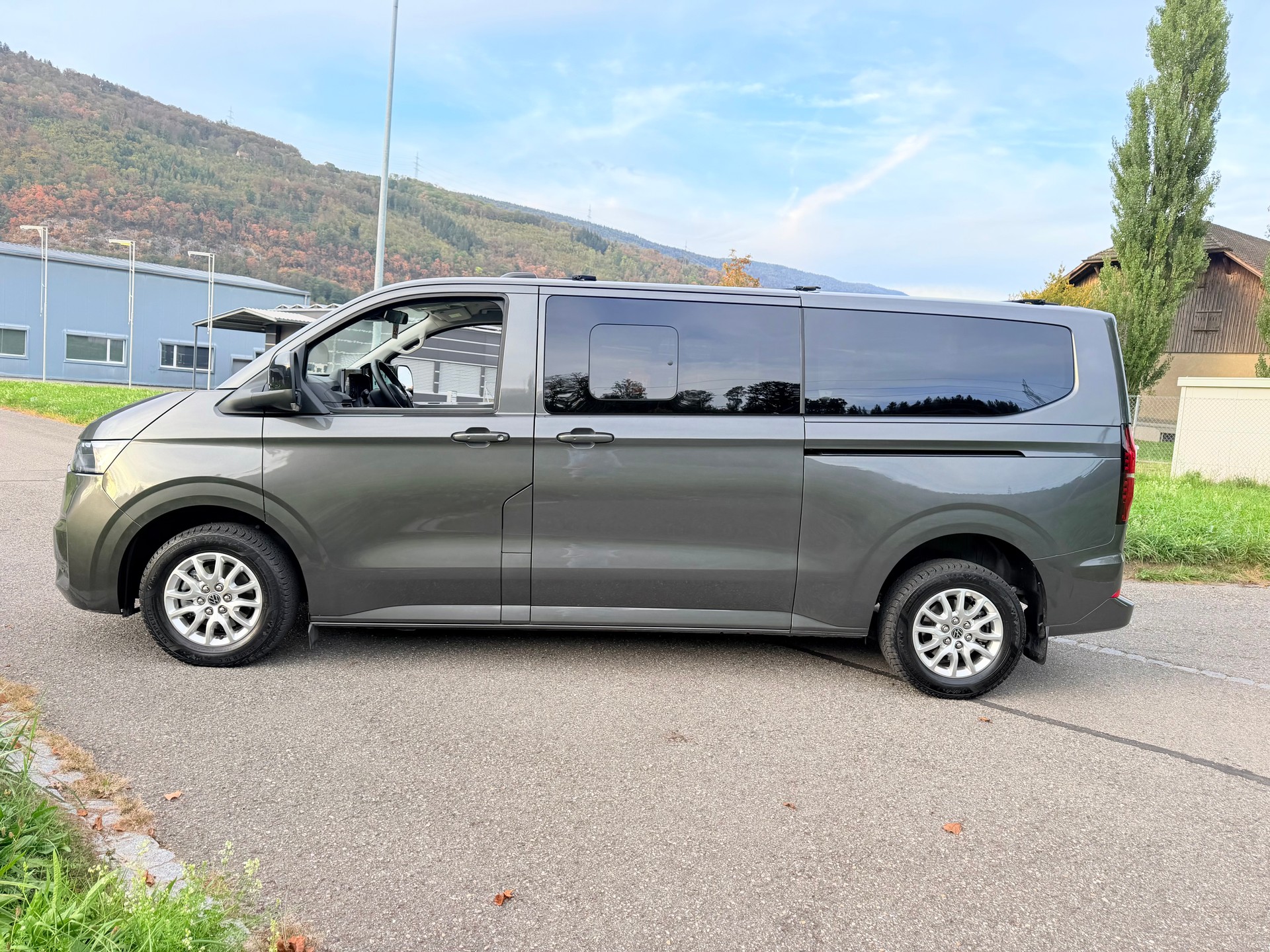 VW CARAVELLE 2.0 TDI "CH WAGEN" EXTRA LANG. LWB 4-MOTION AUTOMAT 8. MIT 9 SITZE. MIT 5 TÜREN. 3500 MM.-showroom-element-1