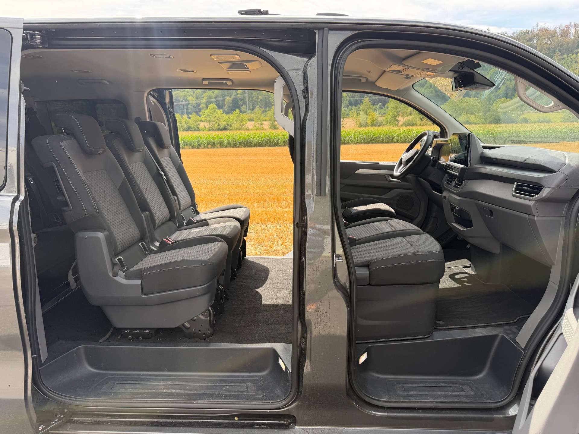 VW CARAVELLE 2.0 TDI "CH WAGEN" EXTRA LANG. LWB 4-MOTION AUTOMAT 8. MIT 9 SITZE. MIT 5 TÜREN. 3500 MM.-image-11