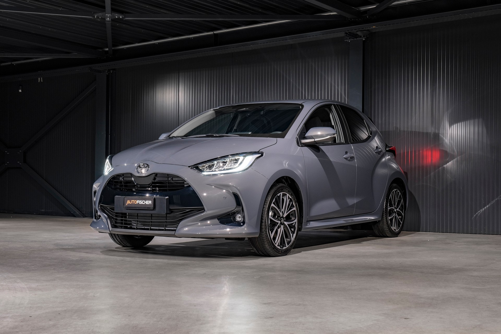 TOYOTA Yaris 1.5 e-CVT-showroom-element-3