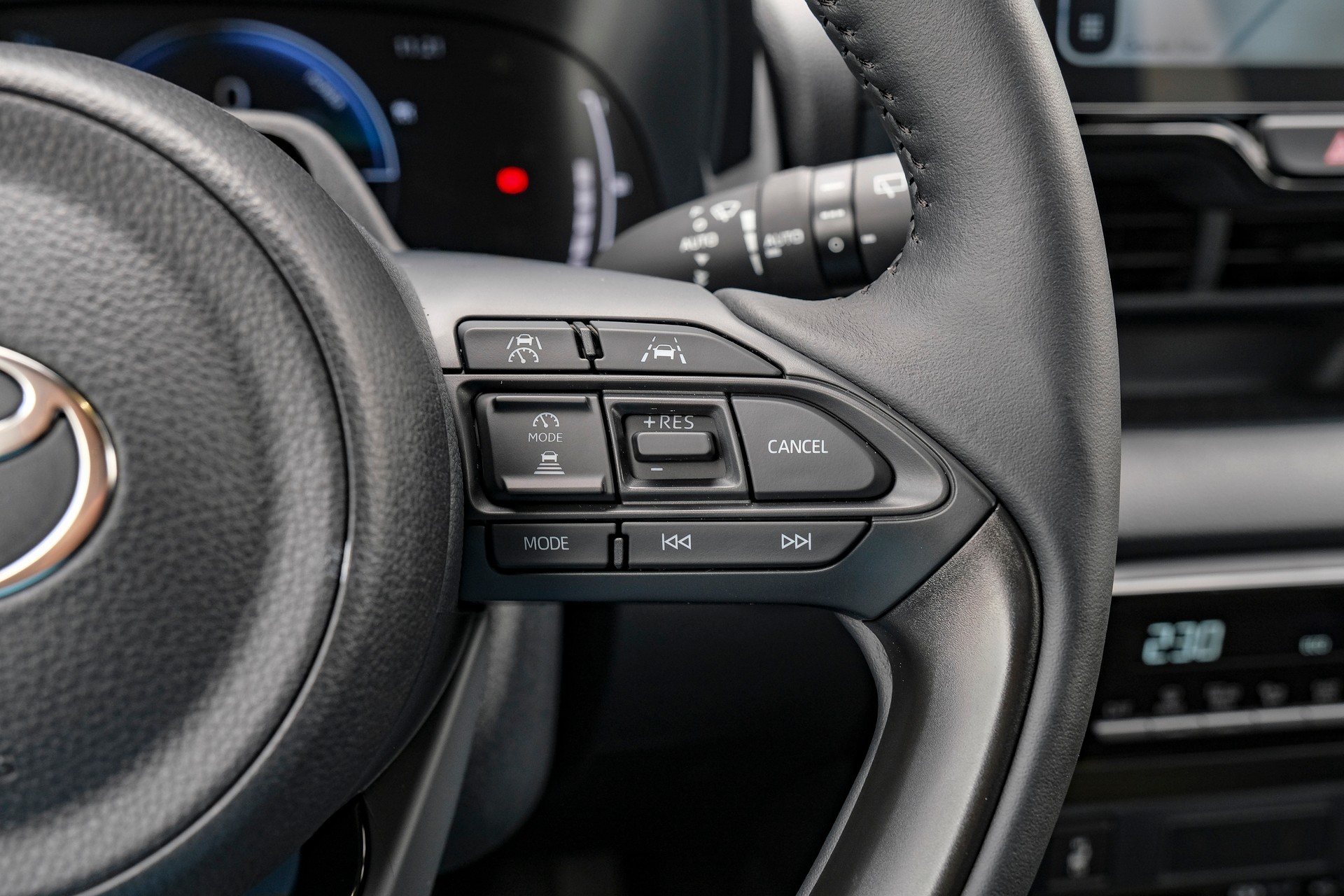 TOYOTA Yaris 1.5 e-CVT-image-23
