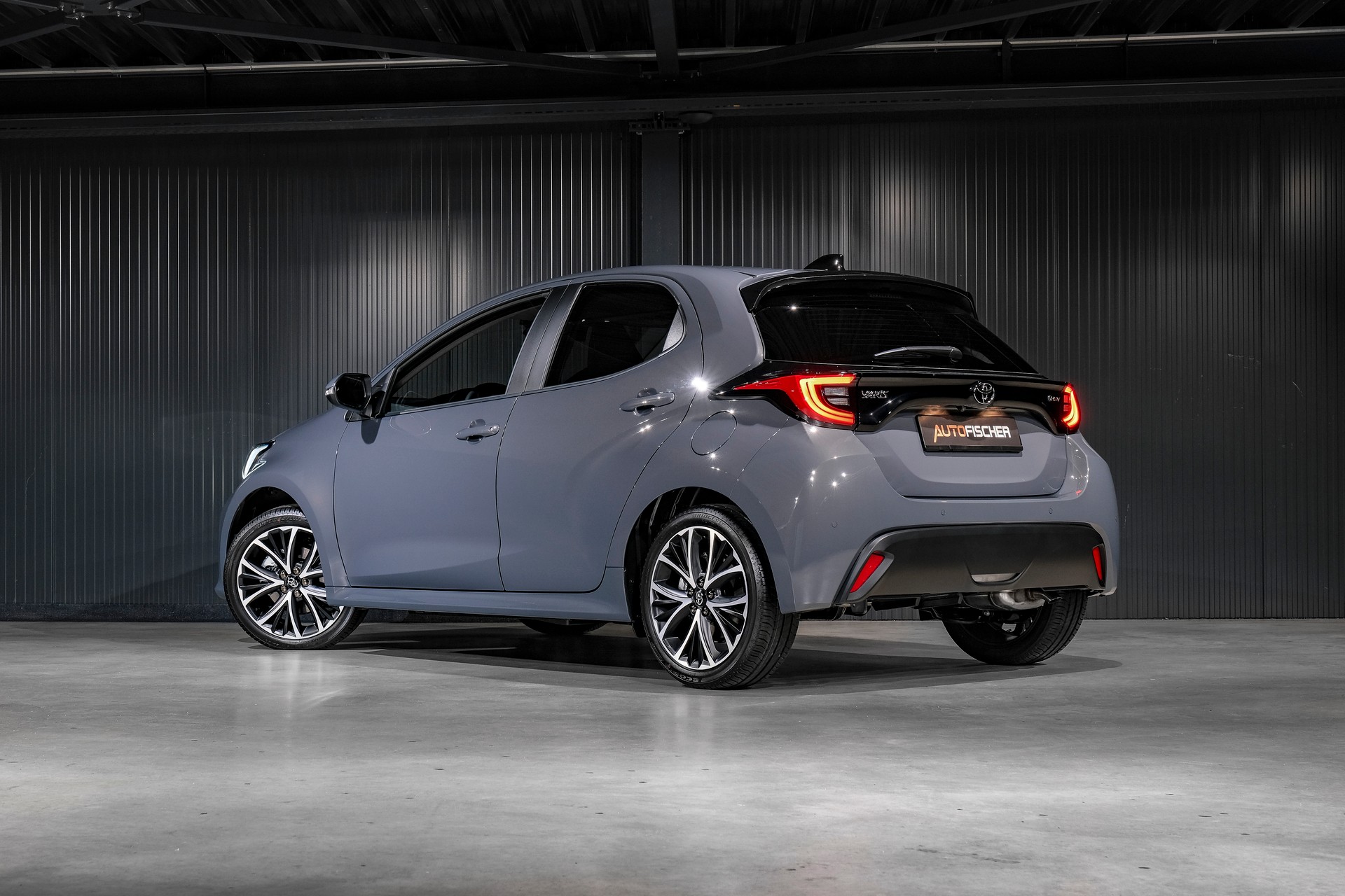 TOYOTA Yaris 1.5 e-CVT-showroom-element-1