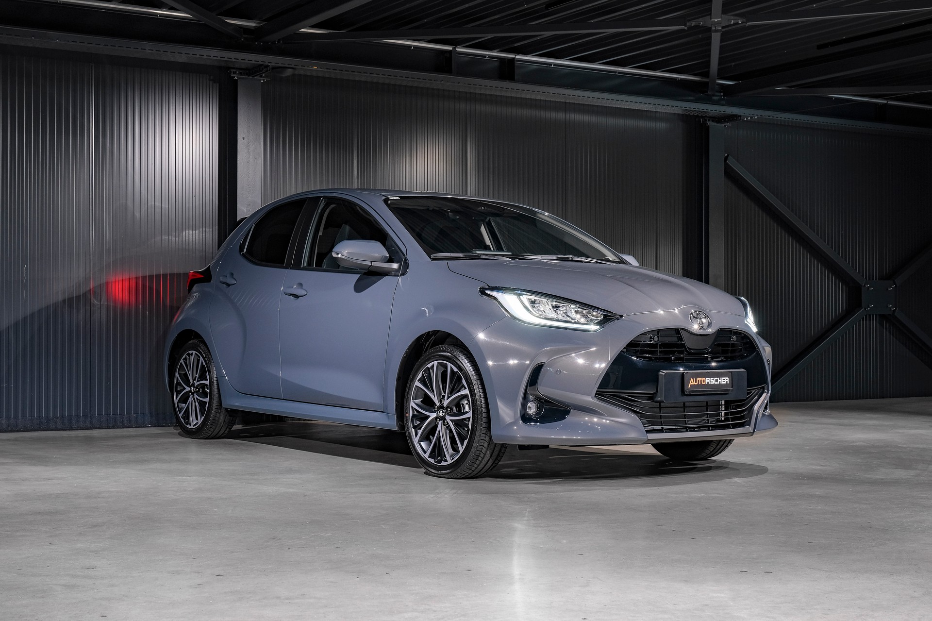 TOYOTA Yaris 1.5 e-CVT-image-4