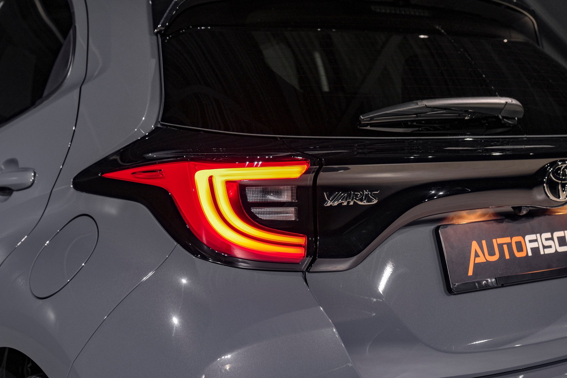 TOYOTA Yaris 1.5 e-CVT-image-26