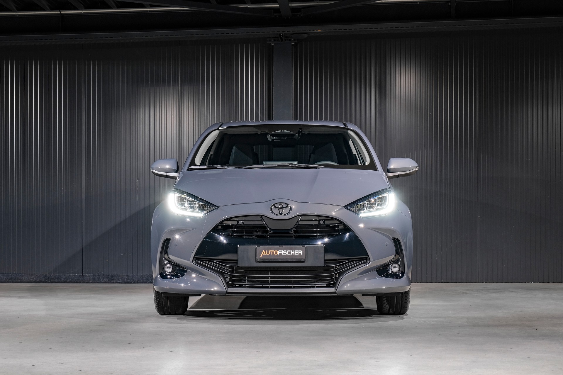 TOYOTA Yaris 1.5 e-CVT-showroom-element-2