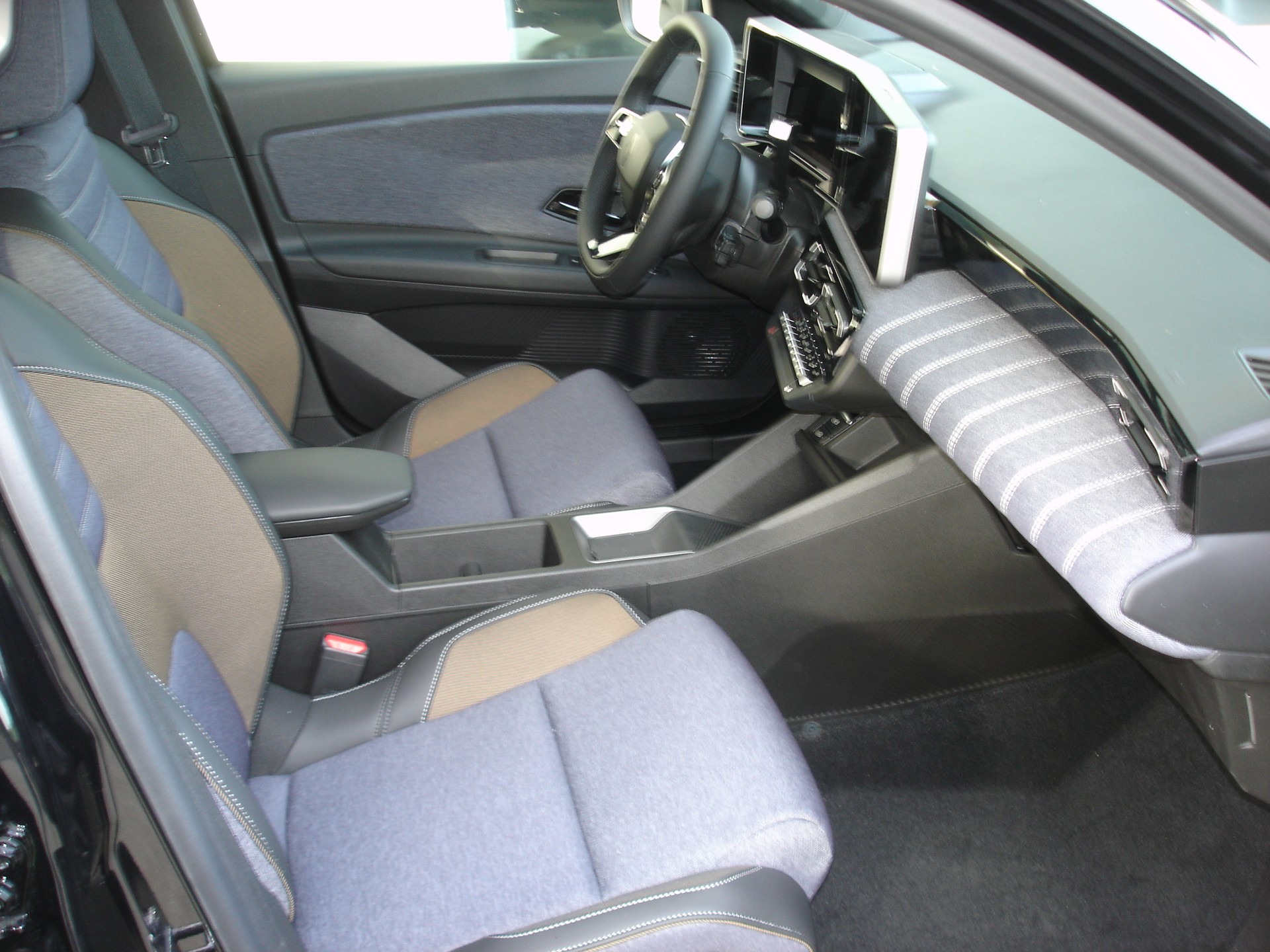 RENAULT R5 E-Tech Comfort Range 52 kWh Techno-image-10