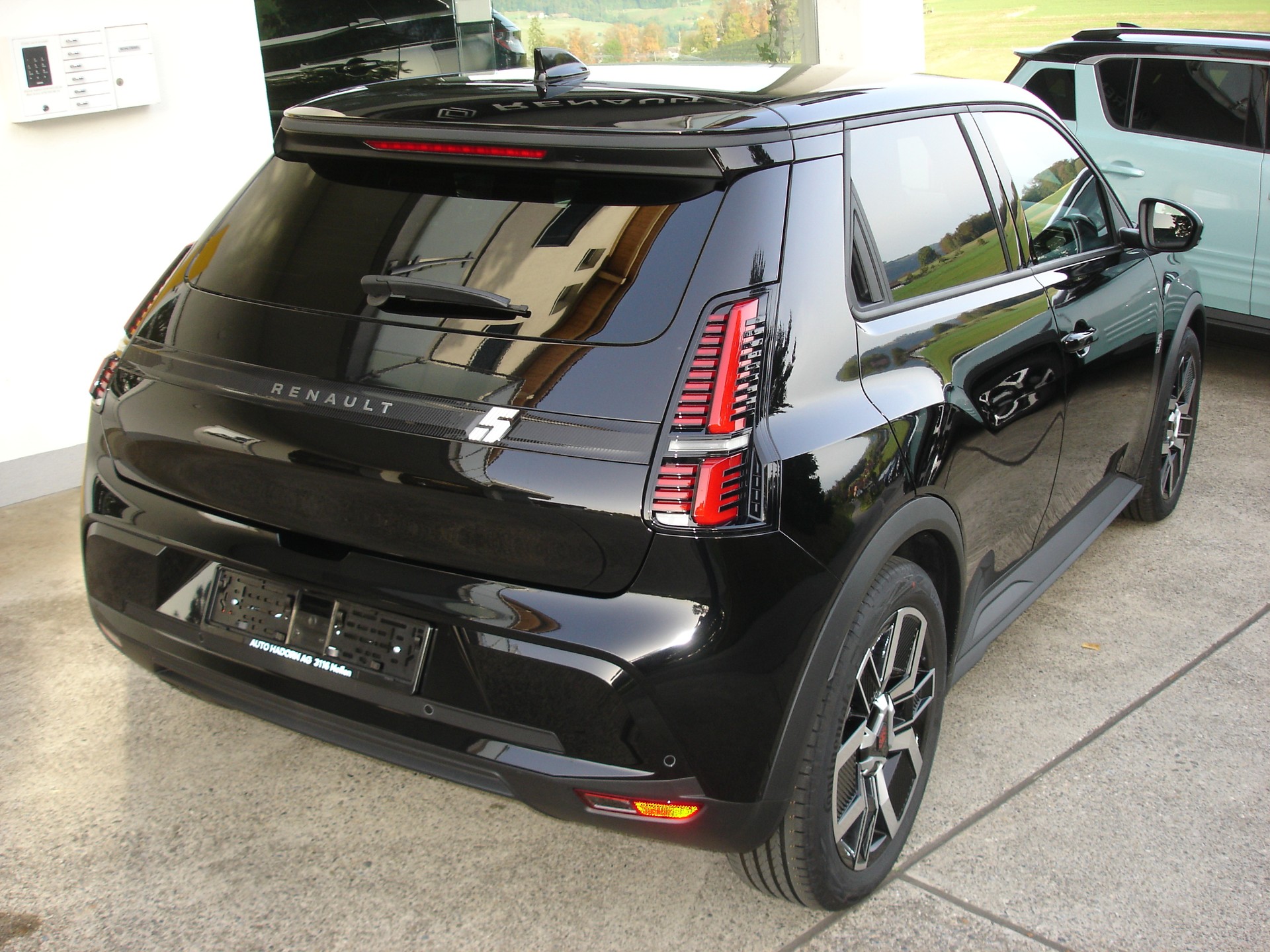 RENAULT R5 E-Tech Comfort Range 52 kWh Techno-showroom-element-3