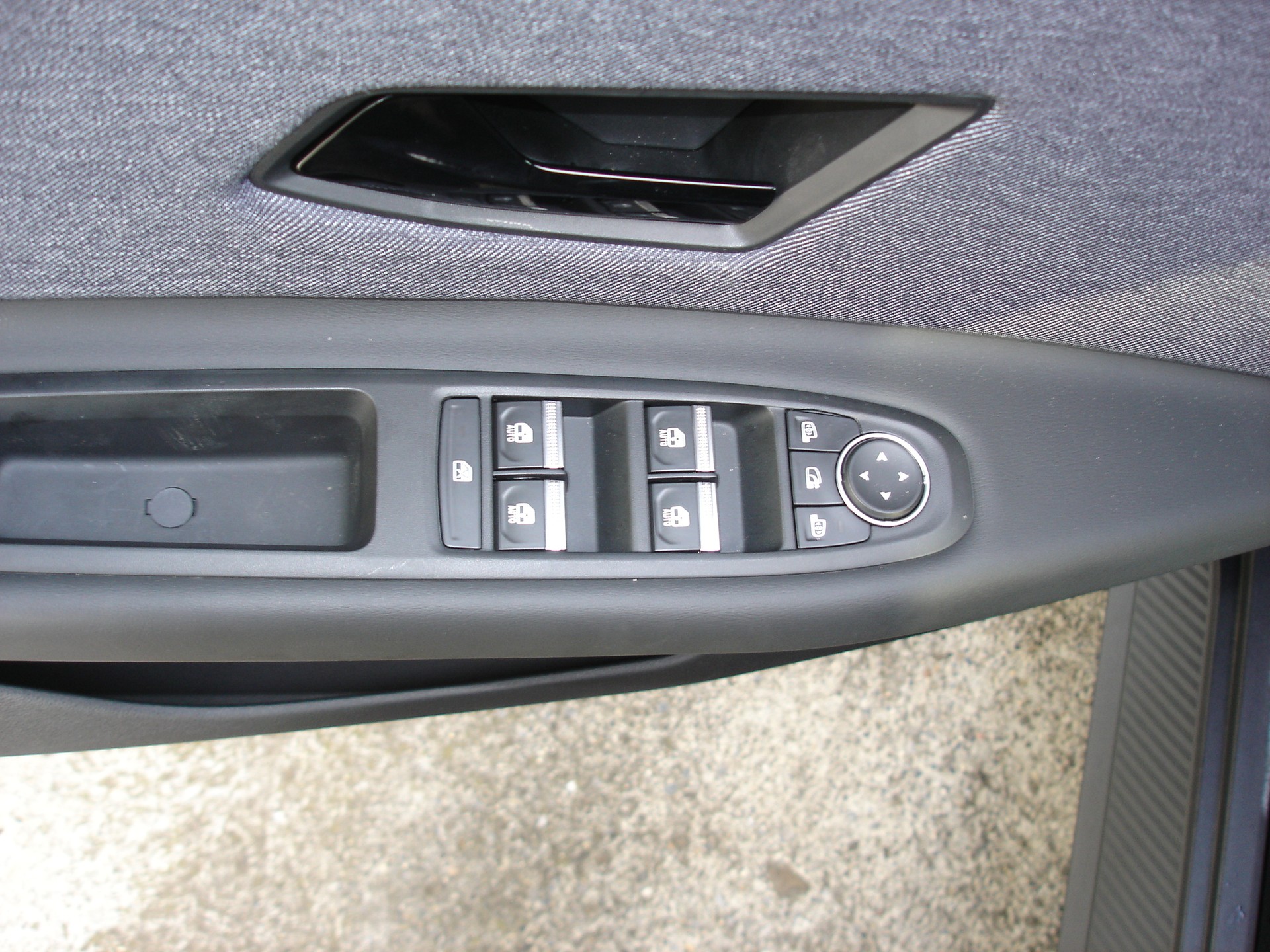 RENAULT R5 E-Tech Comfort Range 52 kWh Techno-image-13