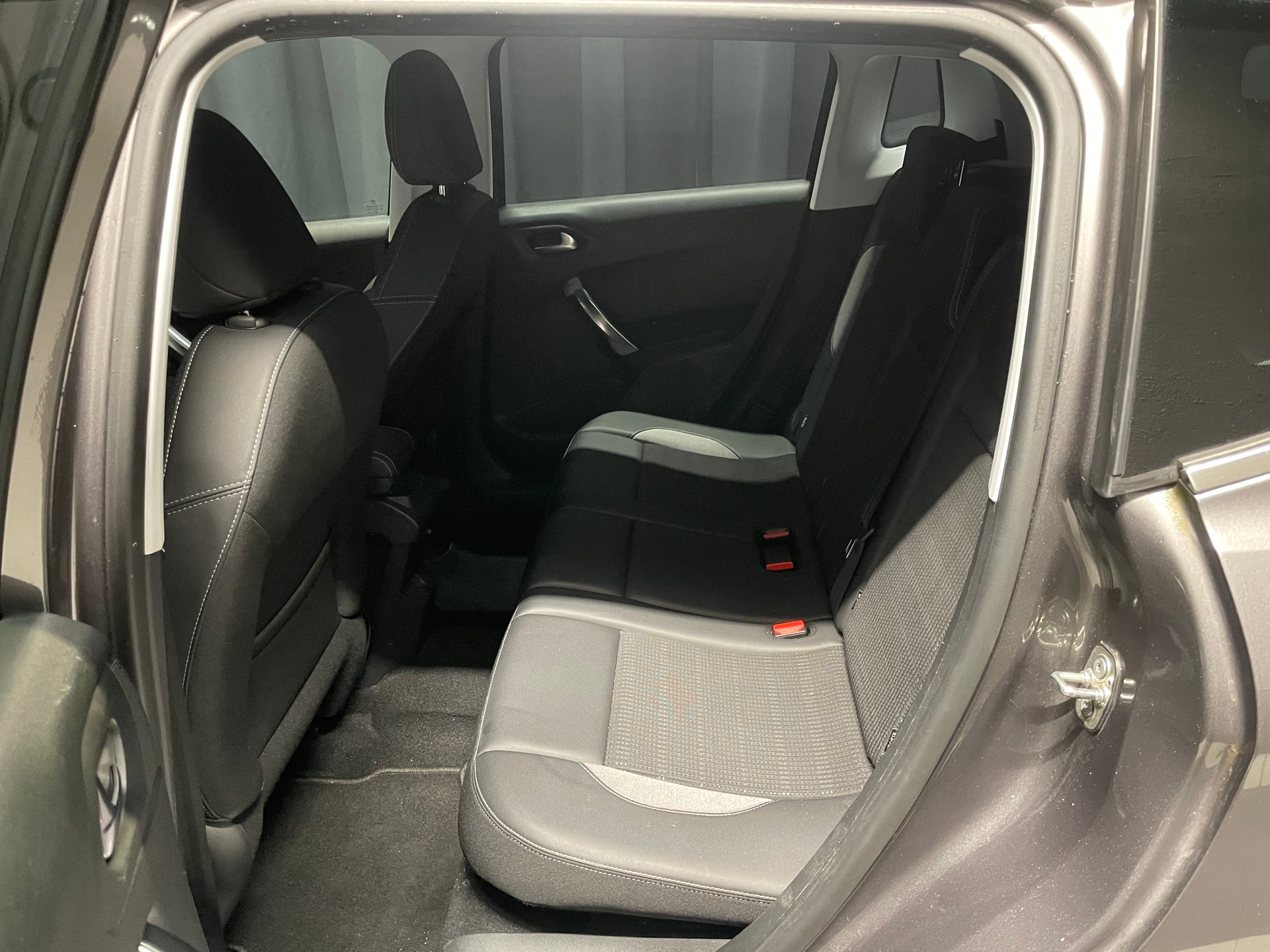 PEUGEOT 2008 1.2 PureTech Allure EAT6 (20)-image-7