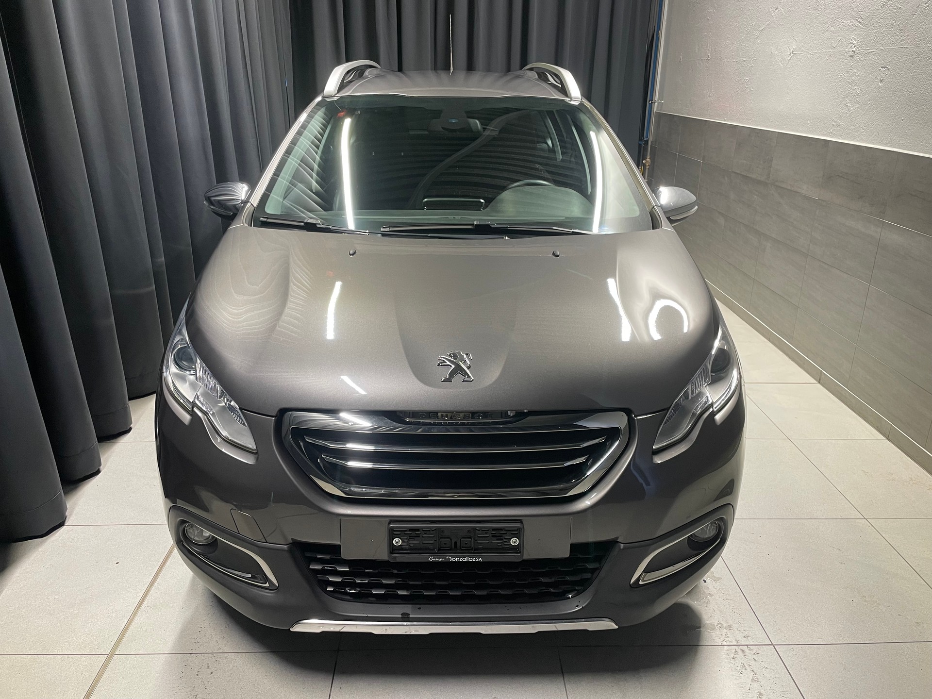 PEUGEOT 2008 1.2 PureTech Allure EAT6 (20)-showroom-element-1