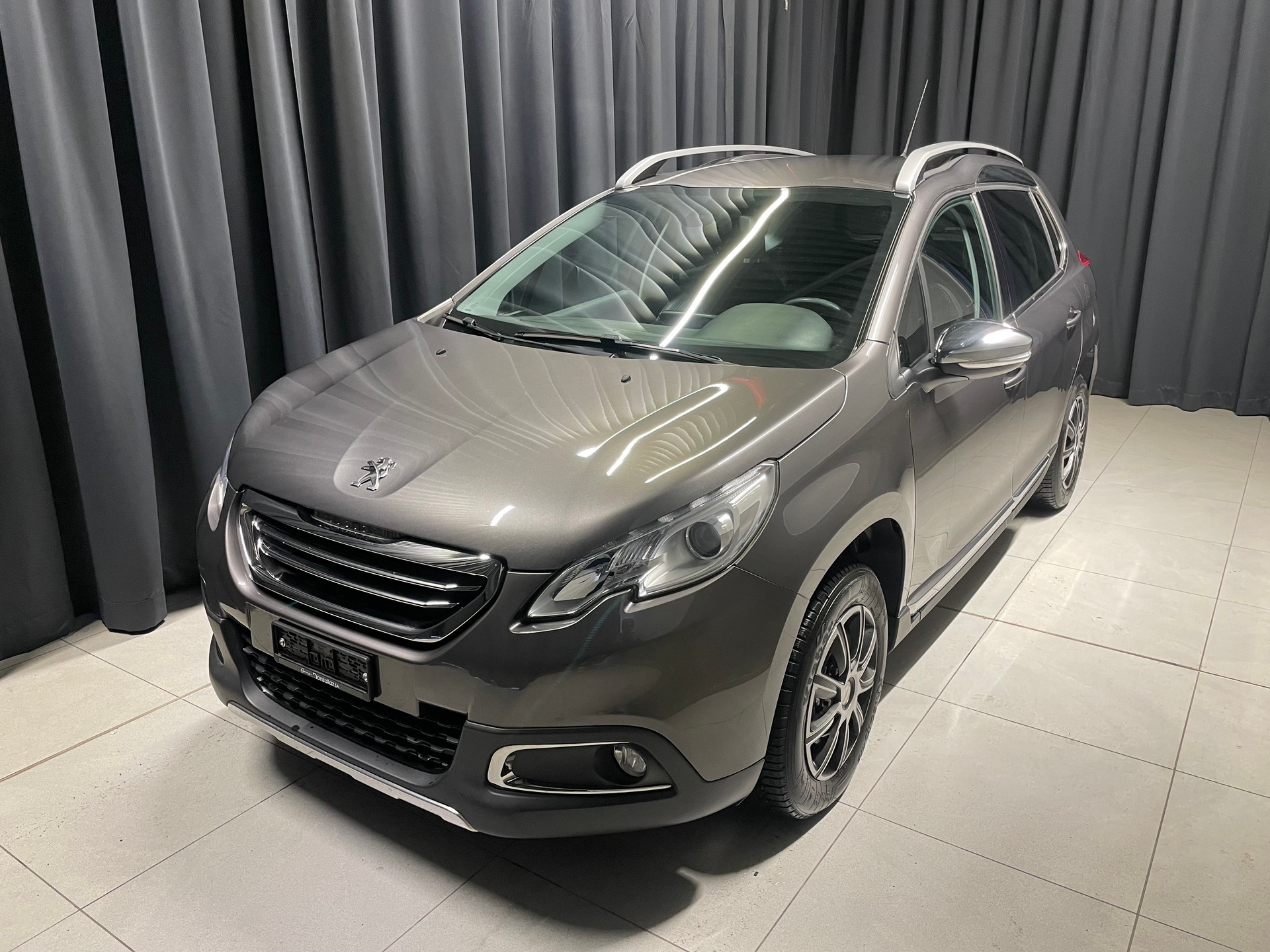 PEUGEOT 2008 1.2 PureTech Allure EAT6 (20)-showroom-element-2