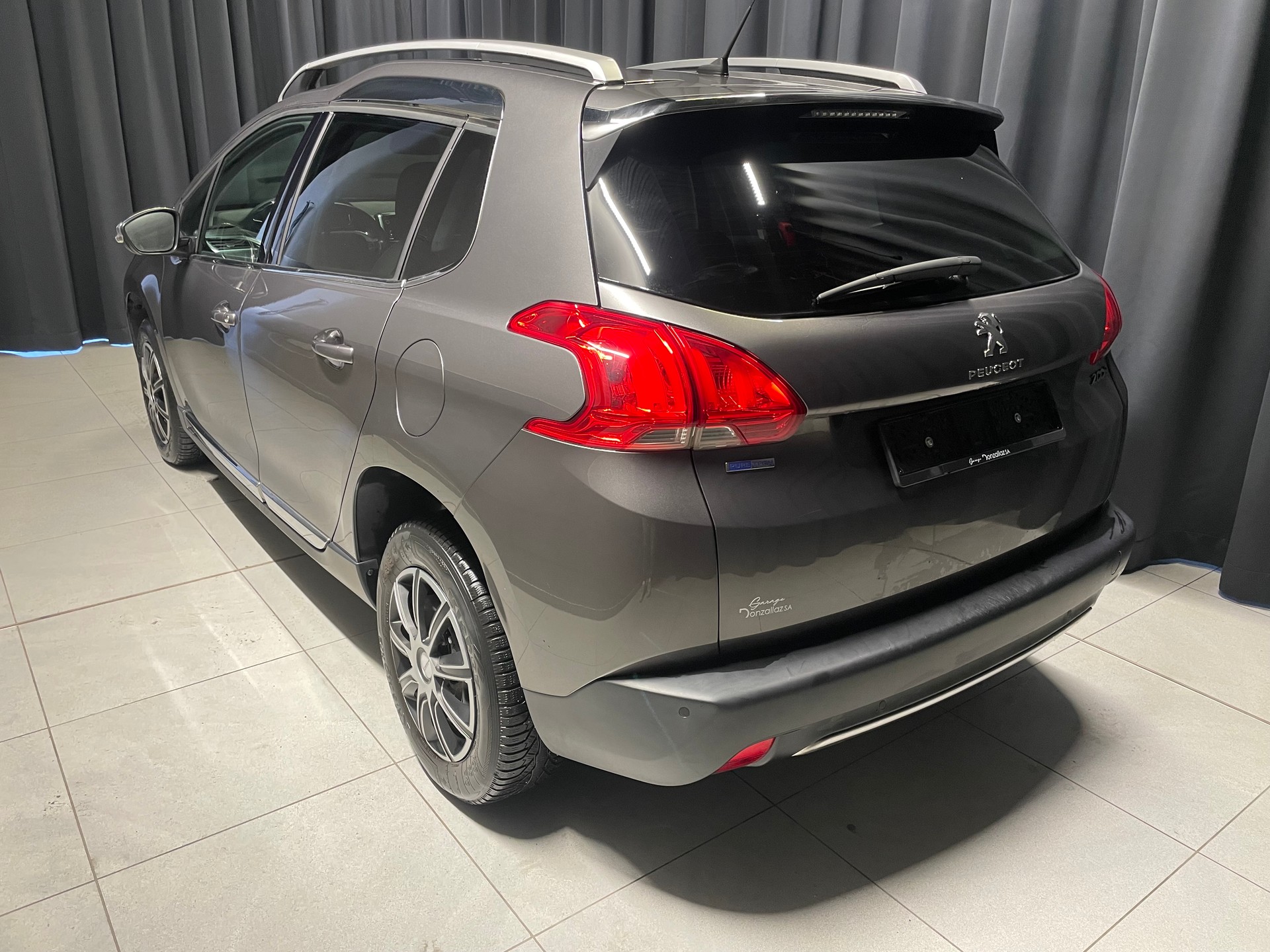 PEUGEOT 2008 1.2 PureTech Allure EAT6 (20)-showroom-element-3