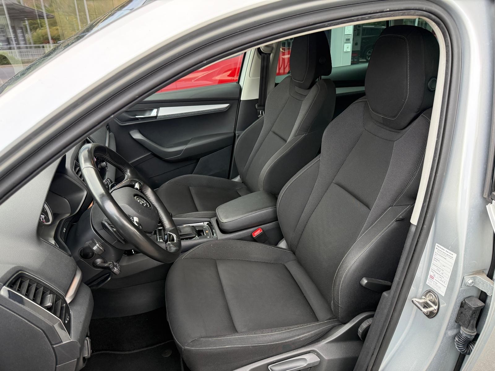 SKODA Karoq 2.0 TDI CR Ambition 4x4 DSG-image-9